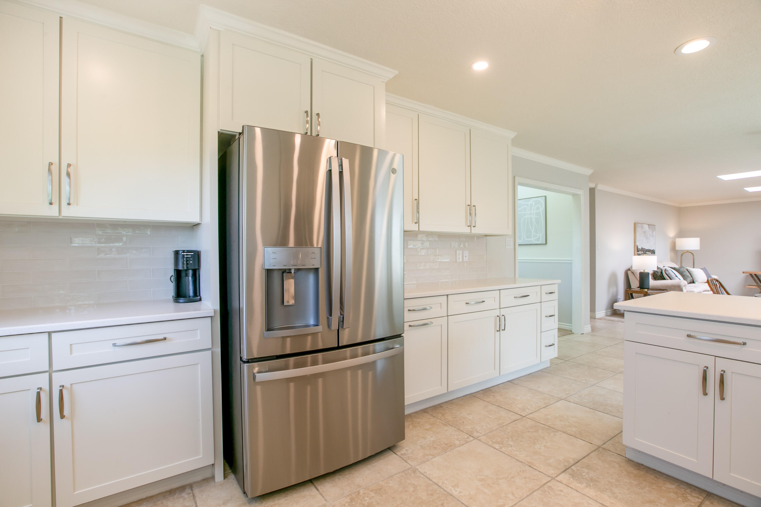 4015 CALLE PINO NE