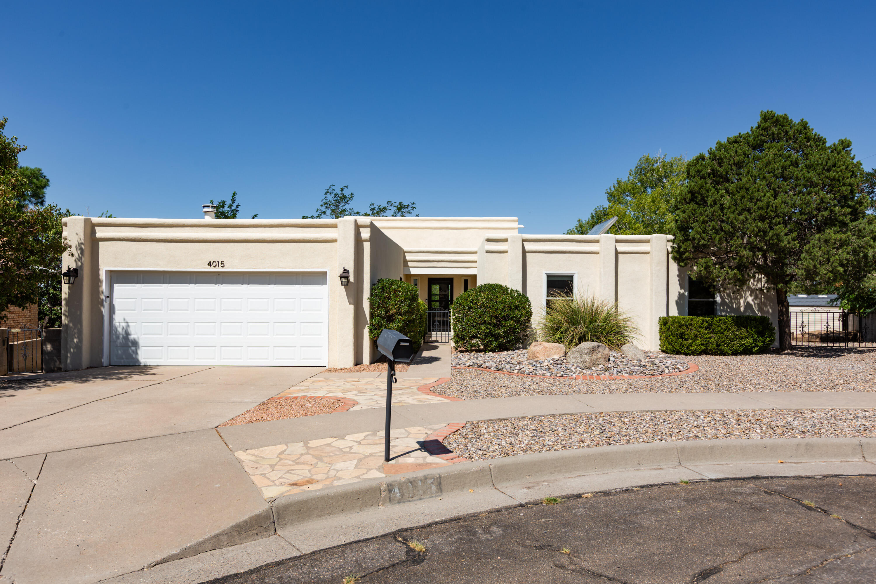 4015 CALLE PINO NE