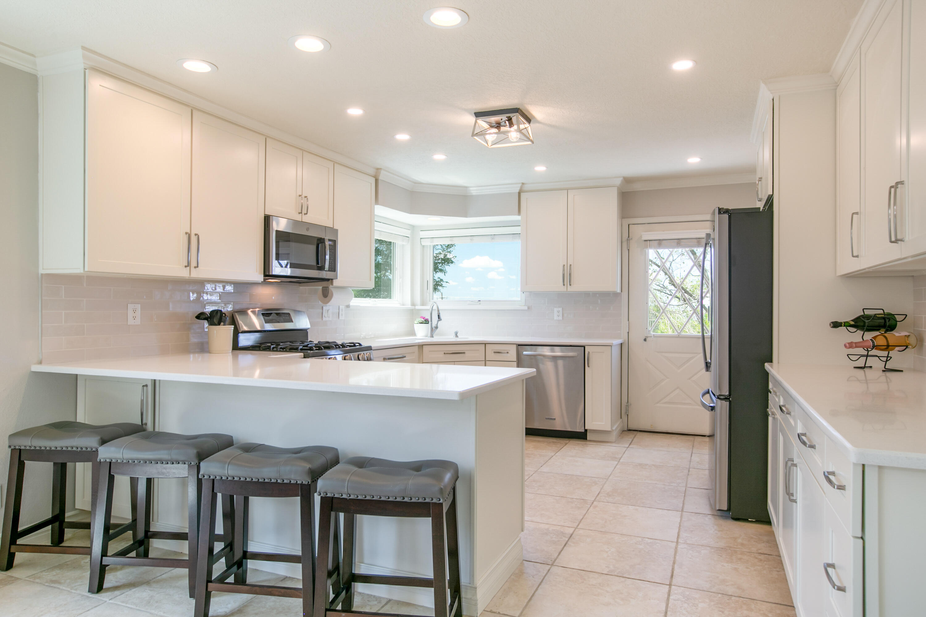 4015 CALLE PINO NE