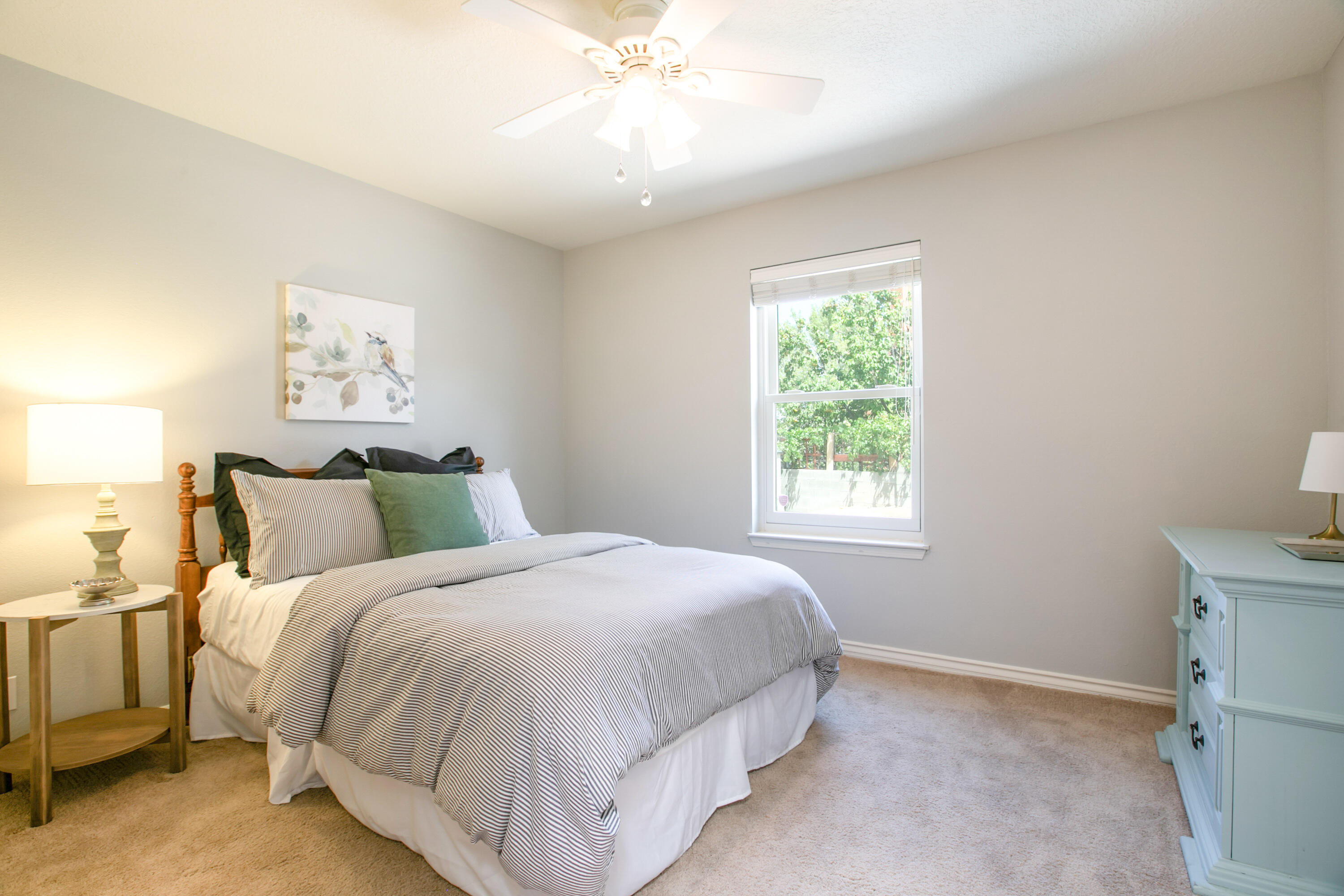 4015 CALLE PINO NE
