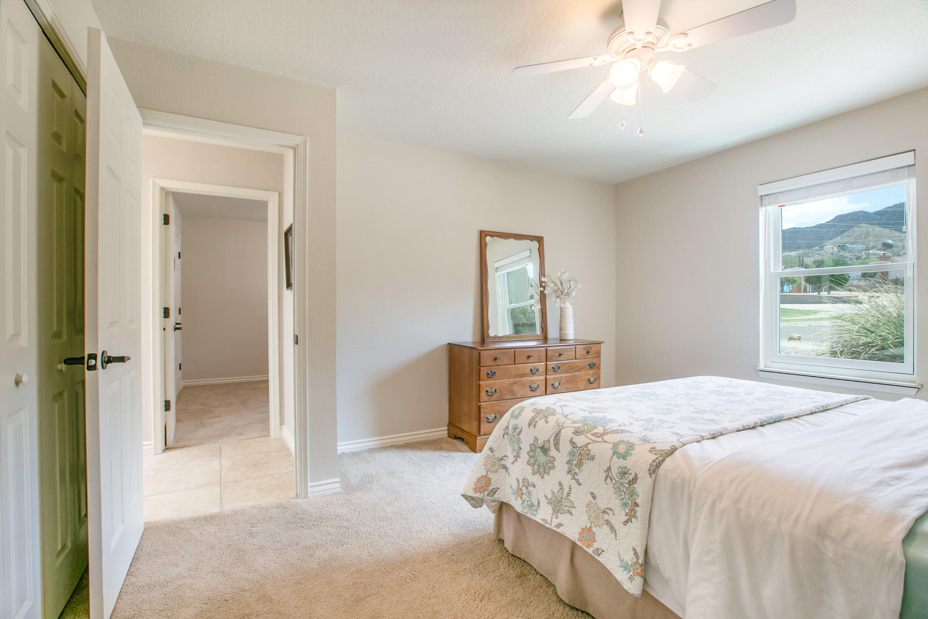4015 CALLE PINO NE