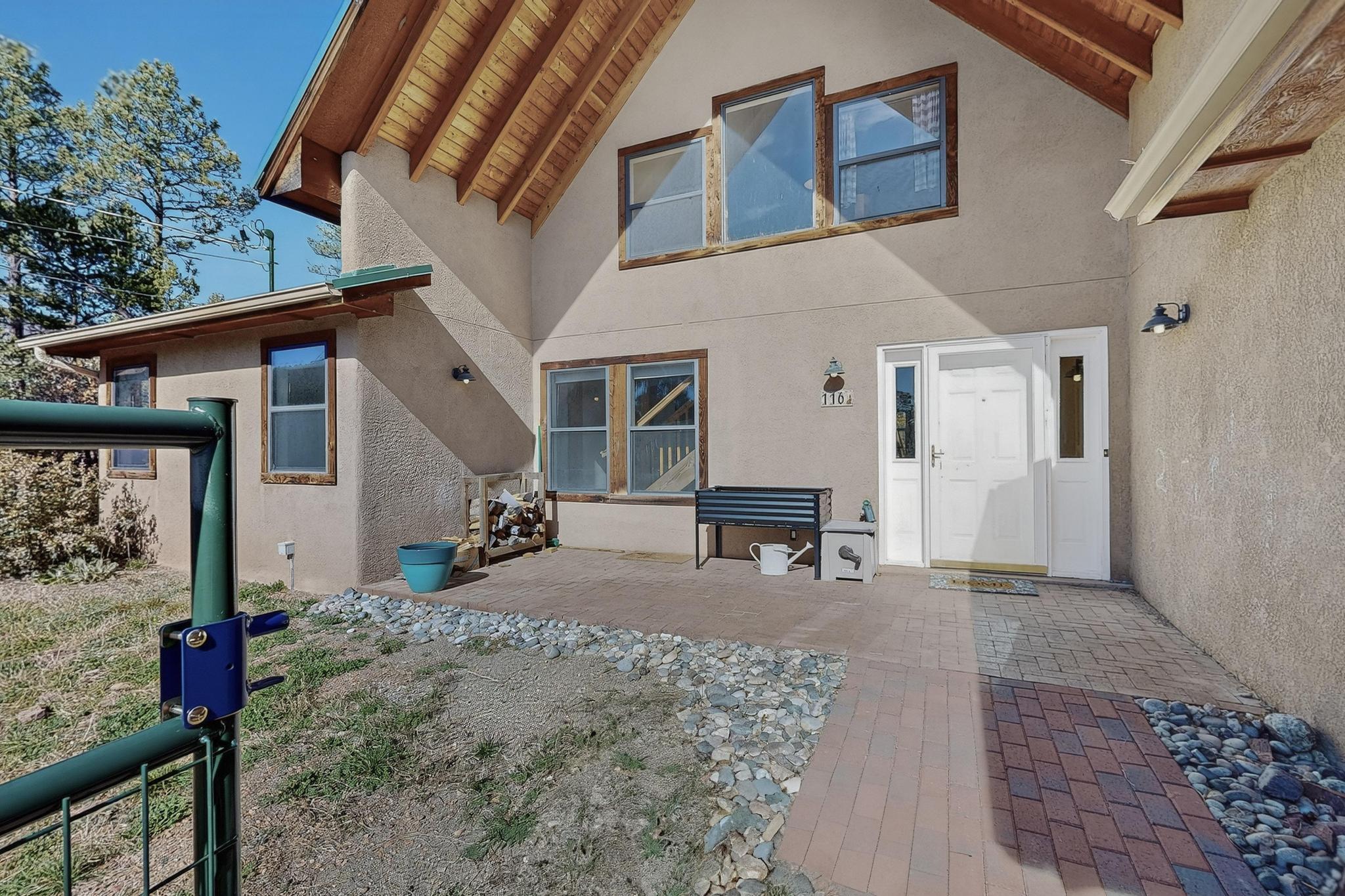 116 SANDIA CREST Road