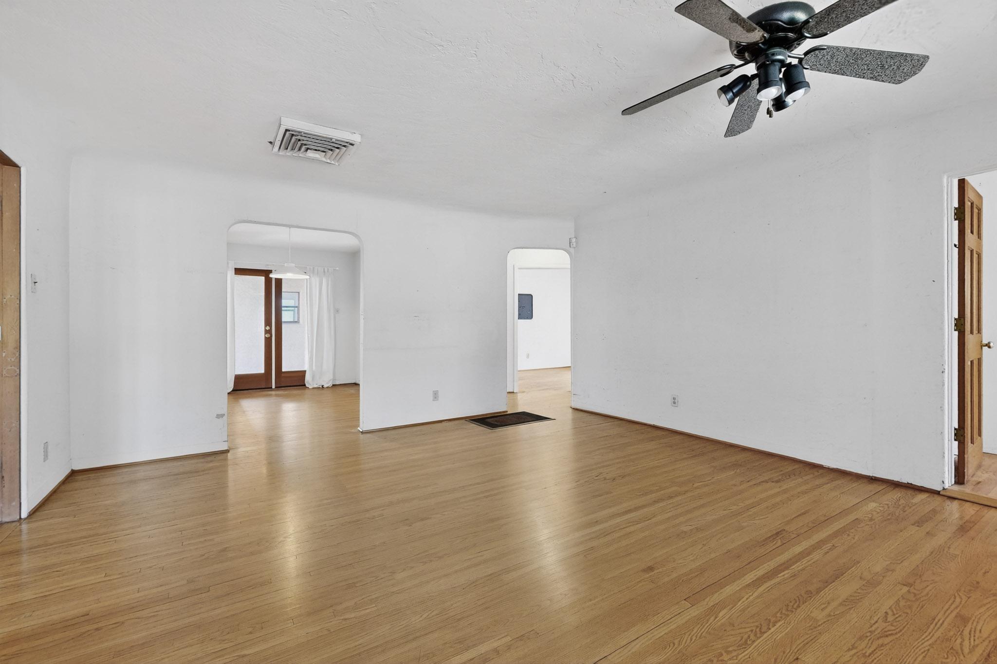 1322 COLUMBIA Drive NE