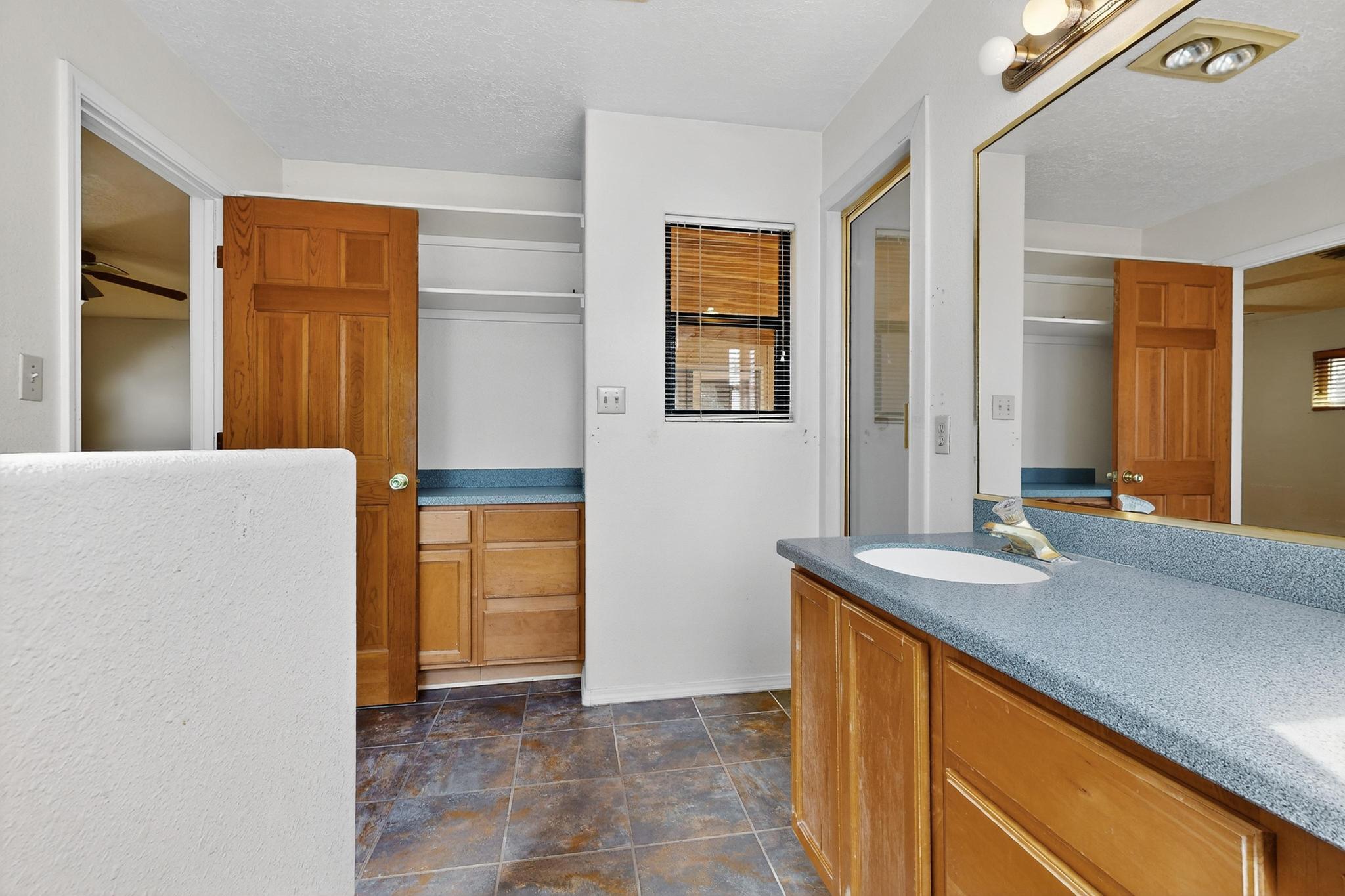 1322 COLUMBIA Drive NE