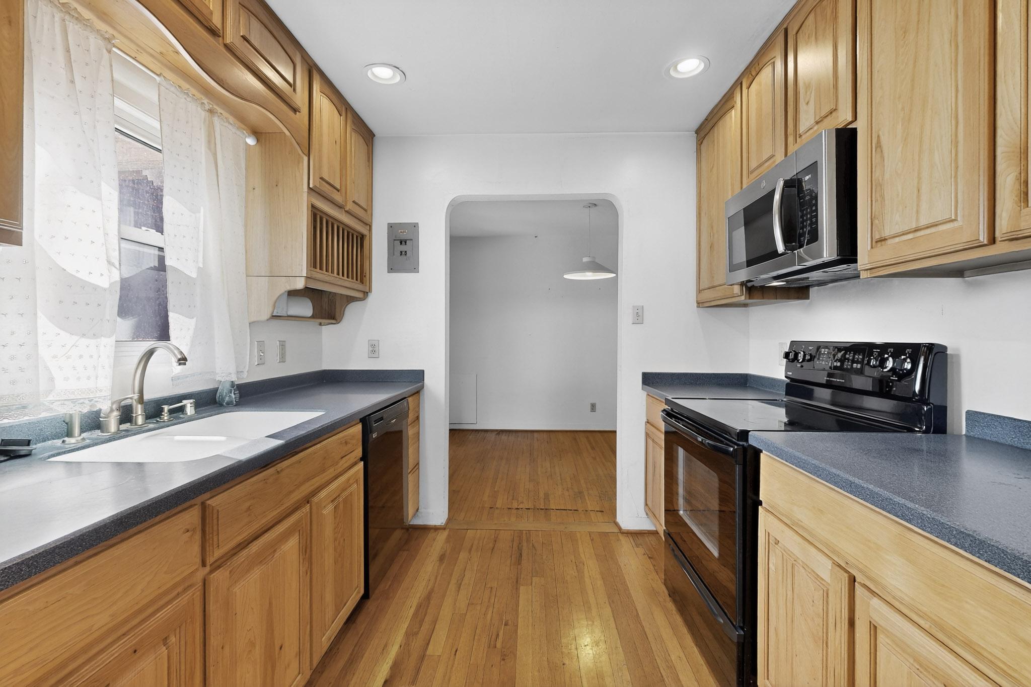 1322 COLUMBIA Drive NE