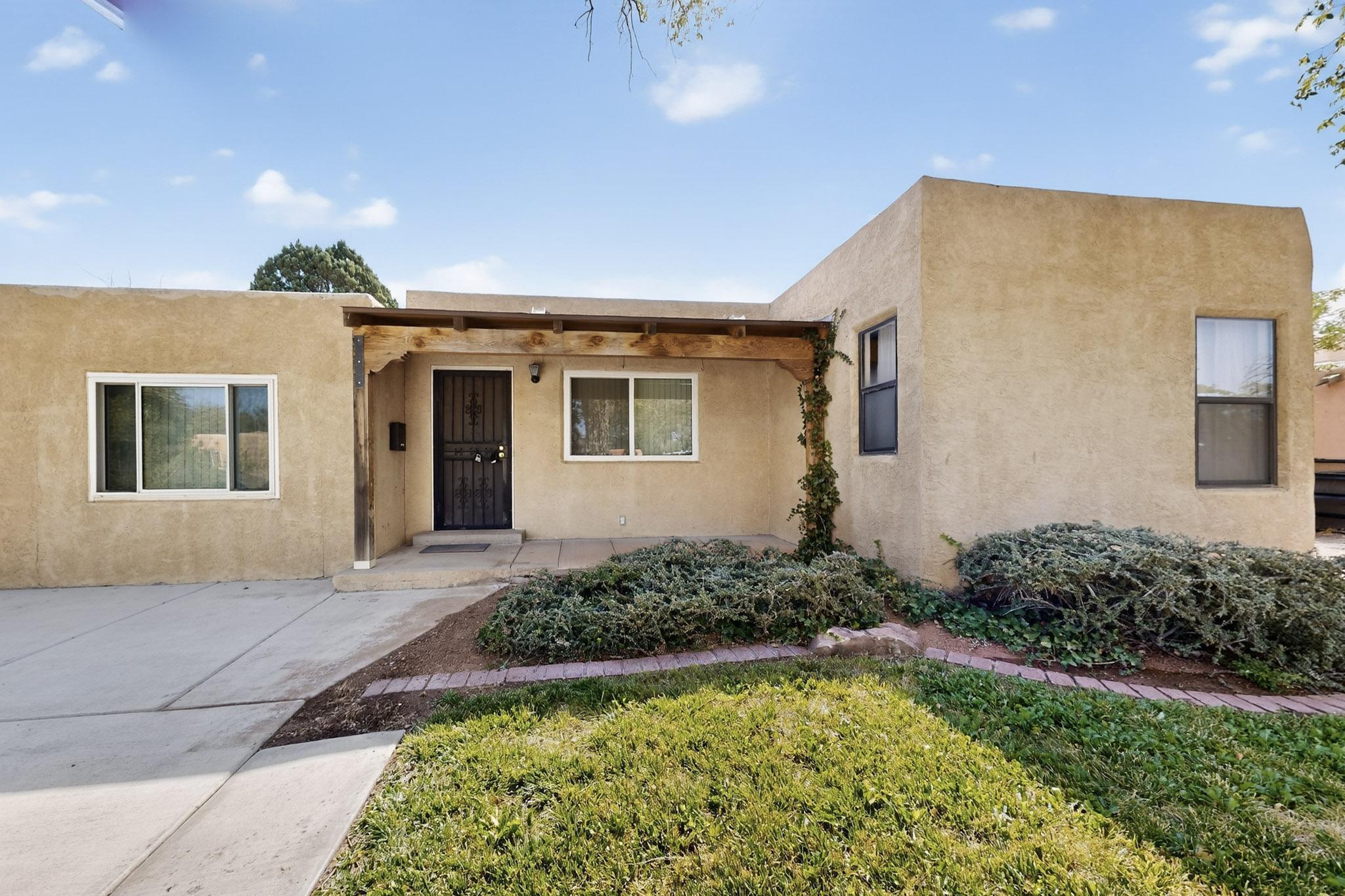 1322 COLUMBIA Drive NE