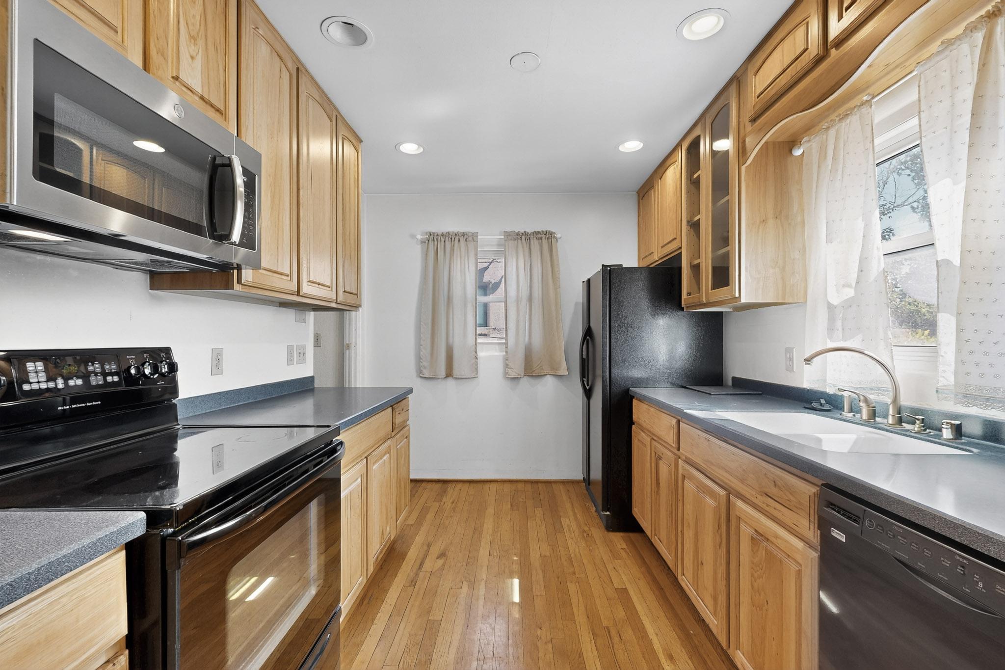 1322 COLUMBIA Drive NE