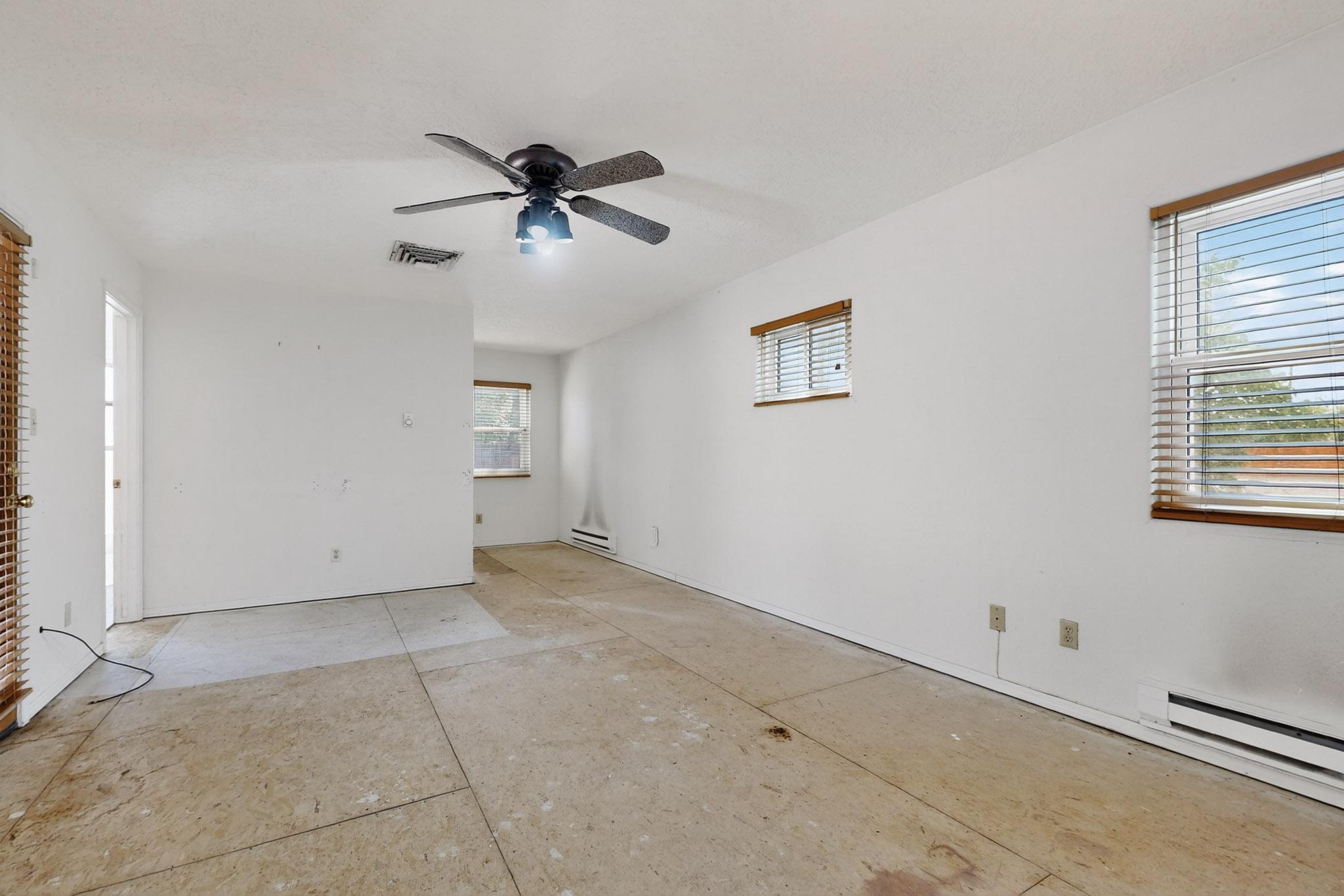 1322 COLUMBIA Drive NE