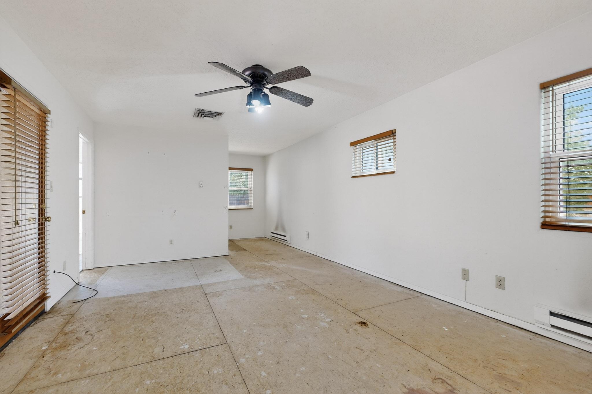 1322 COLUMBIA Drive NE