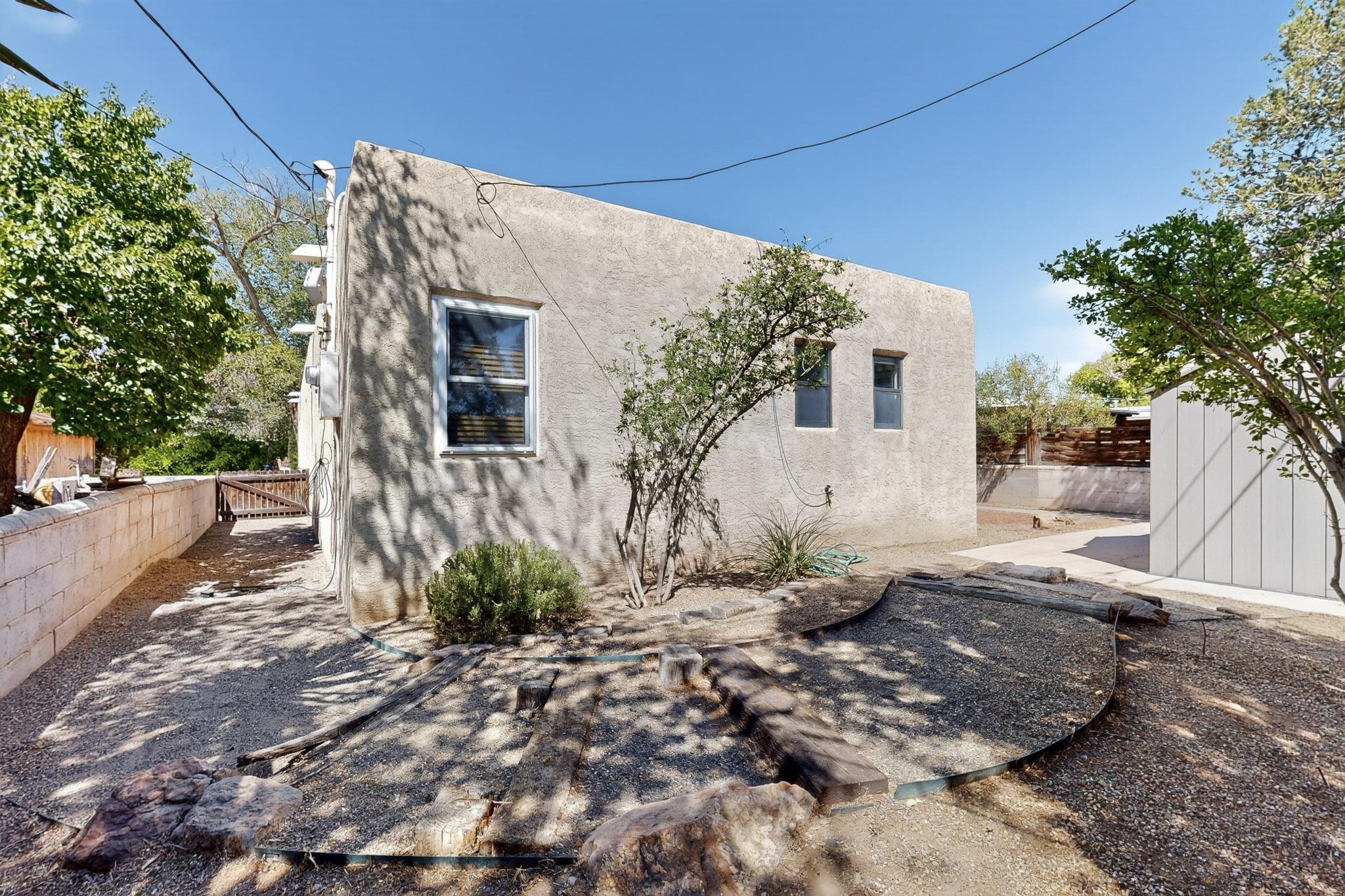 1322 COLUMBIA Drive NE