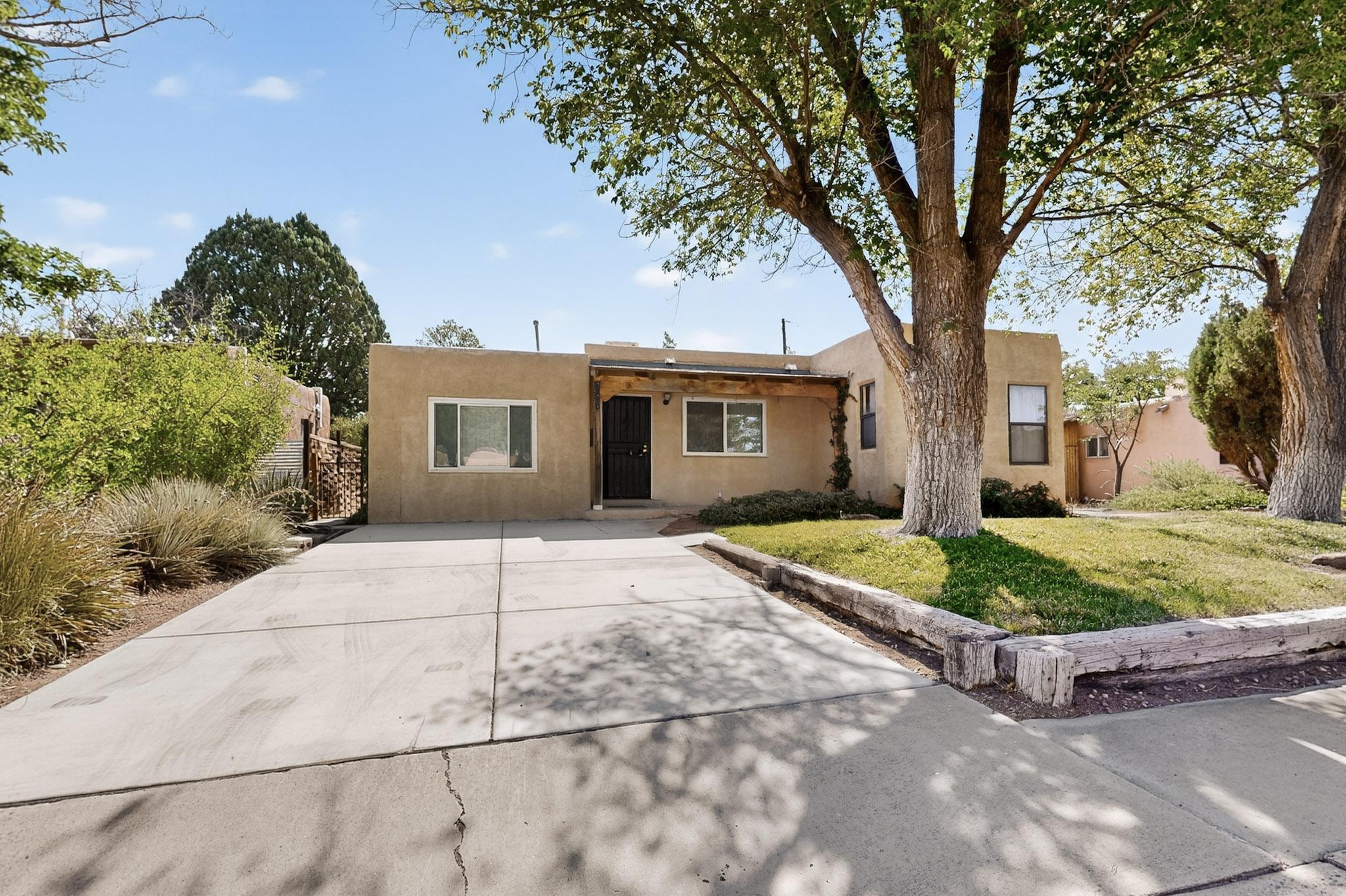 1322 COLUMBIA Drive NE