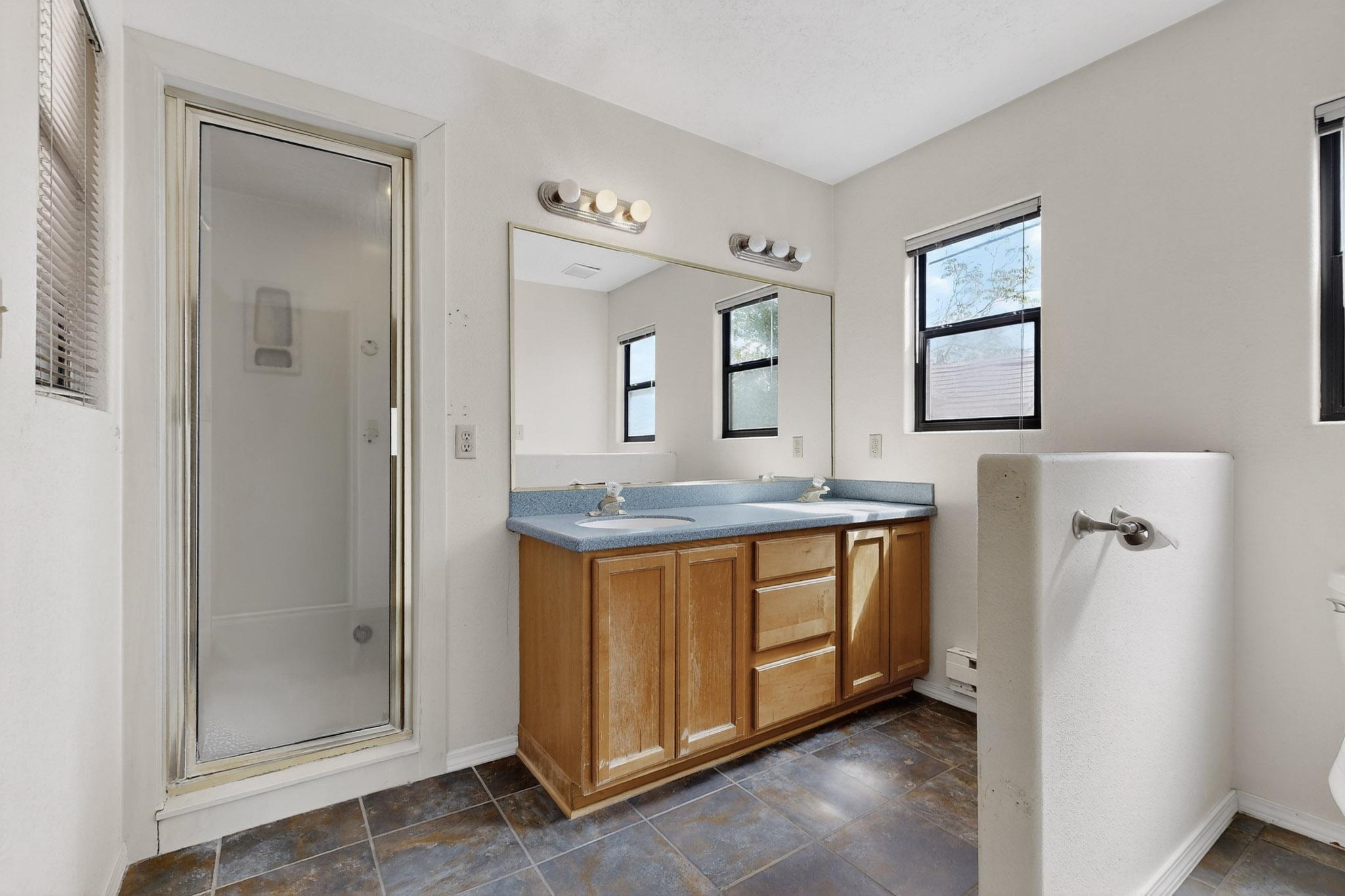 1322 COLUMBIA Drive NE