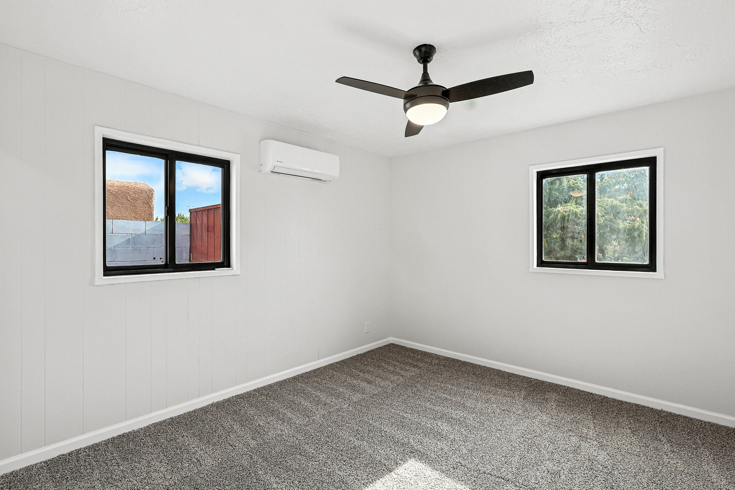 8004 HANNETT Avenue NE