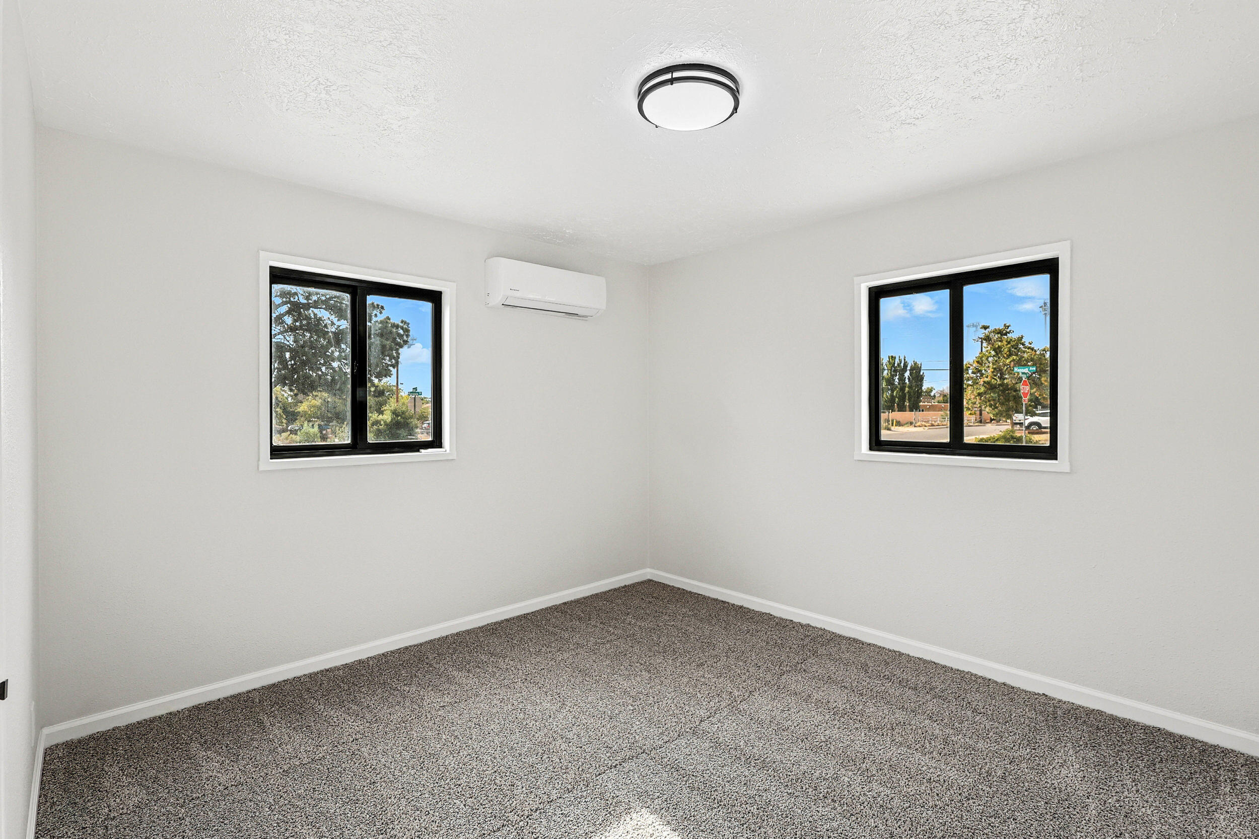 8004 HANNETT Avenue NE