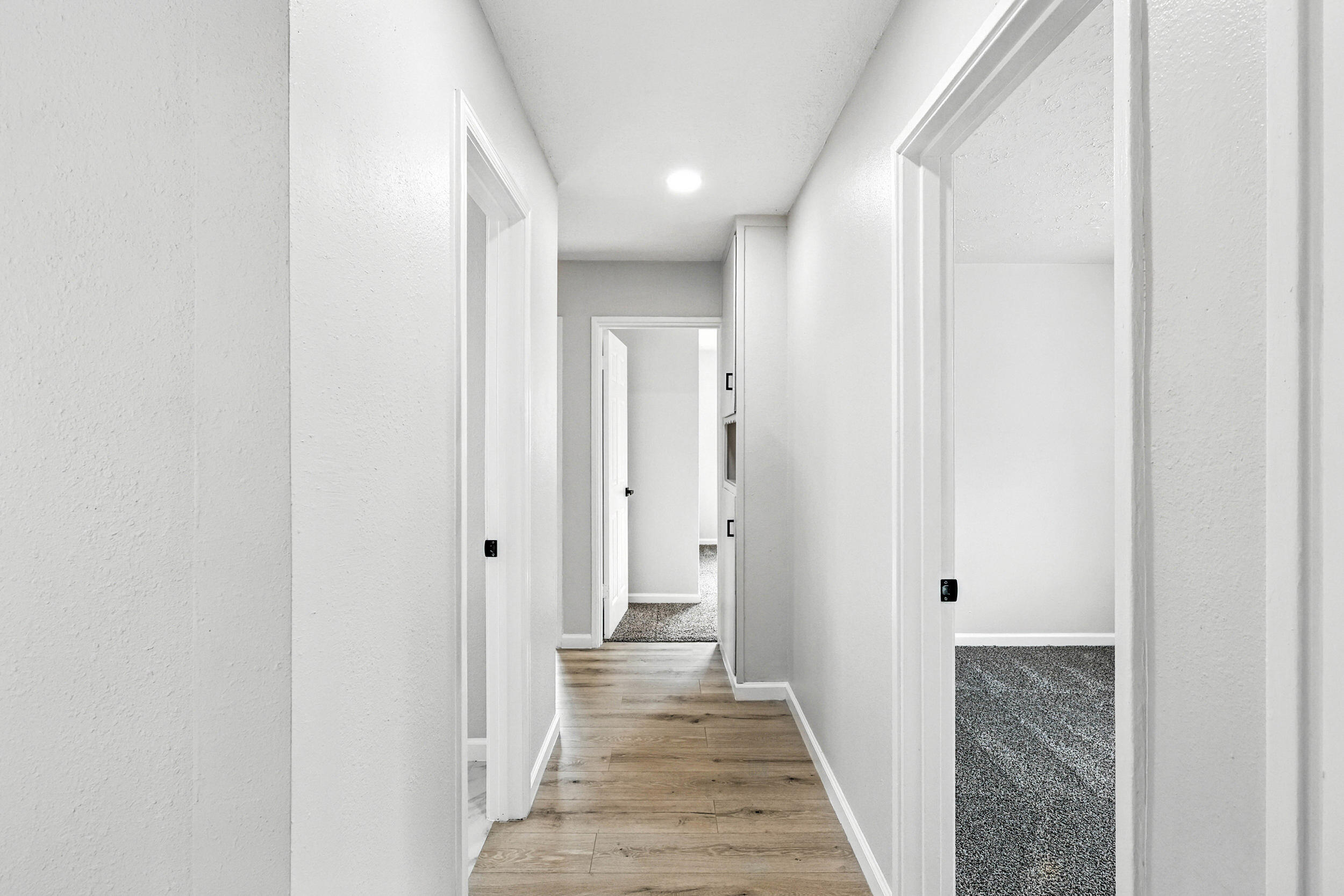 8004 HANNETT Avenue NE