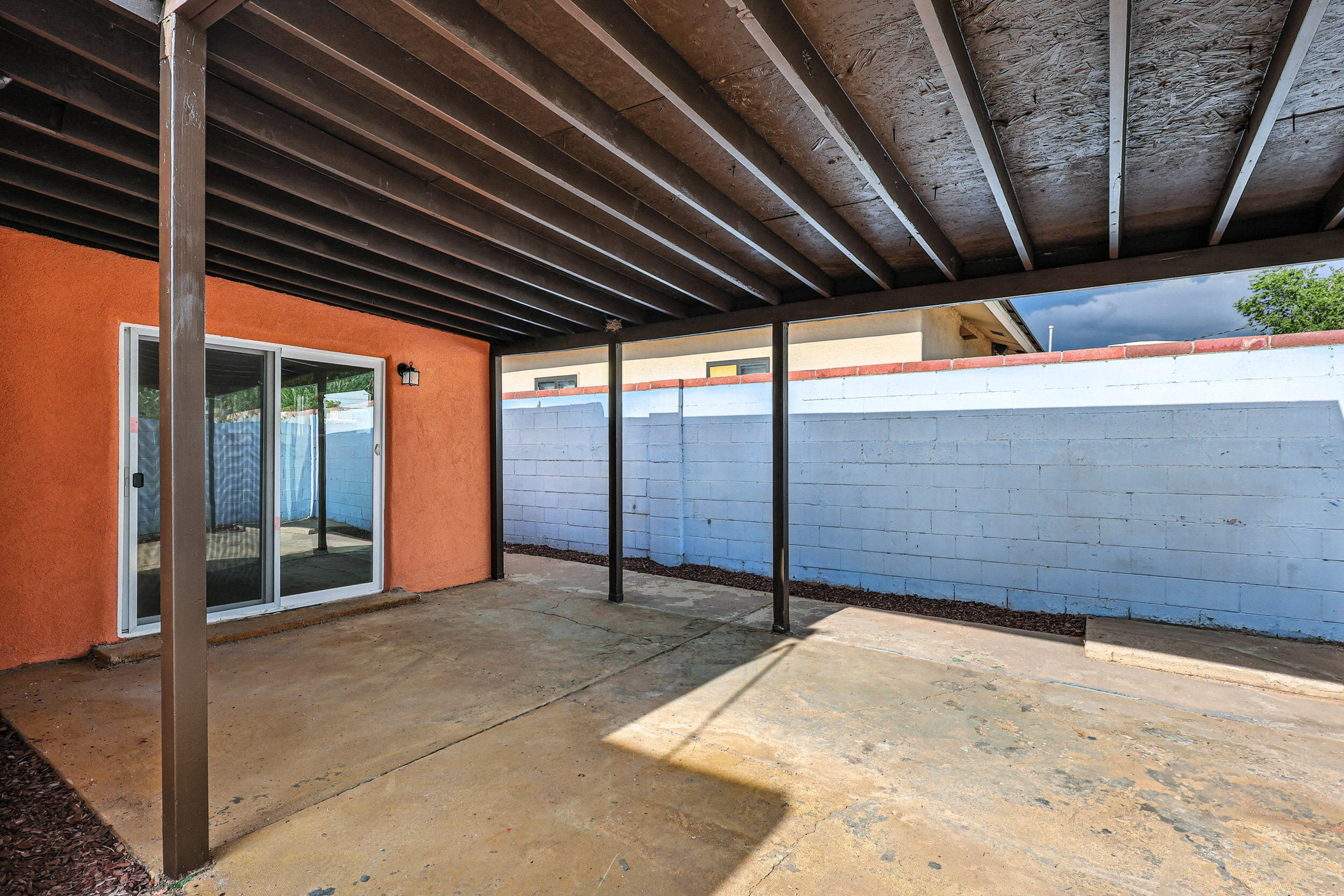 8004 HANNETT Avenue NE