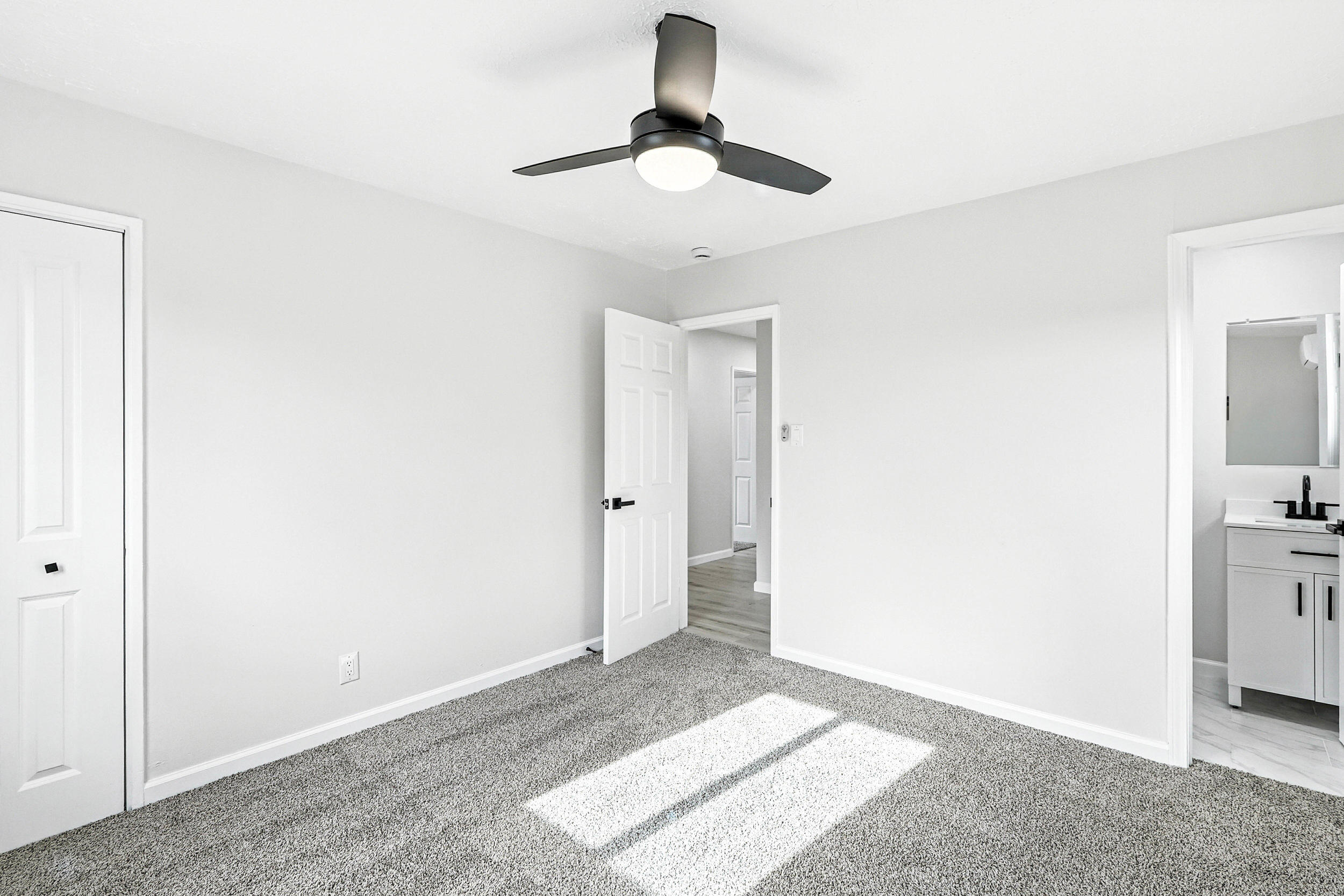 8004 HANNETT Avenue NE