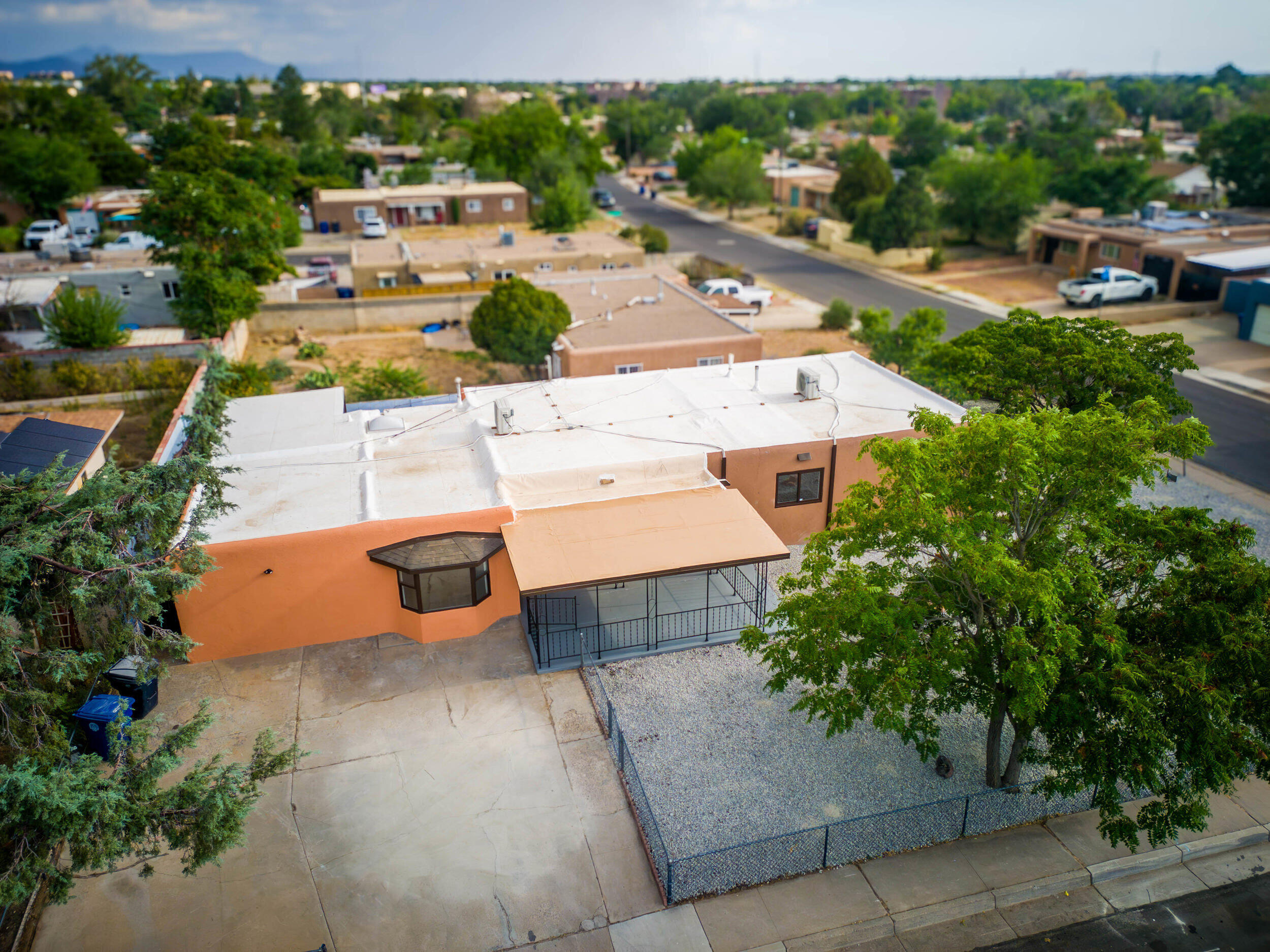 8004 HANNETT Avenue NE