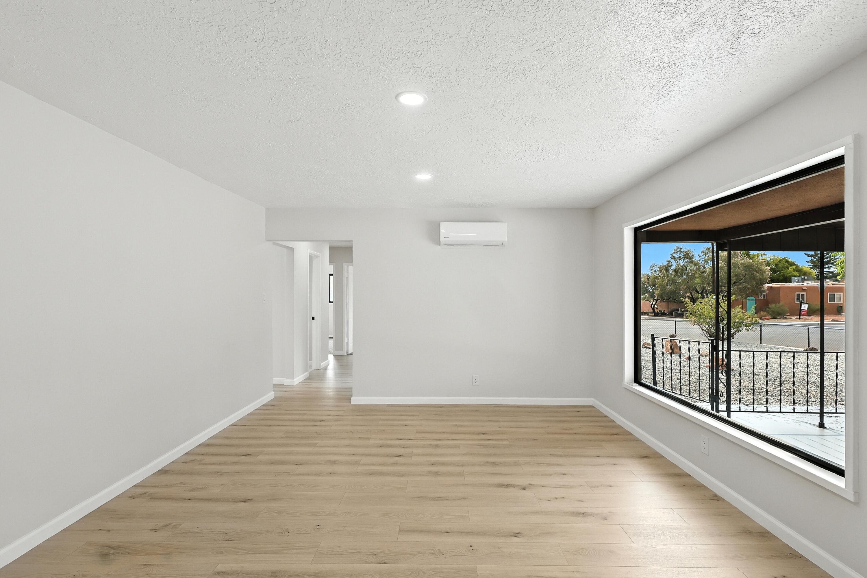 8004 HANNETT Avenue NE