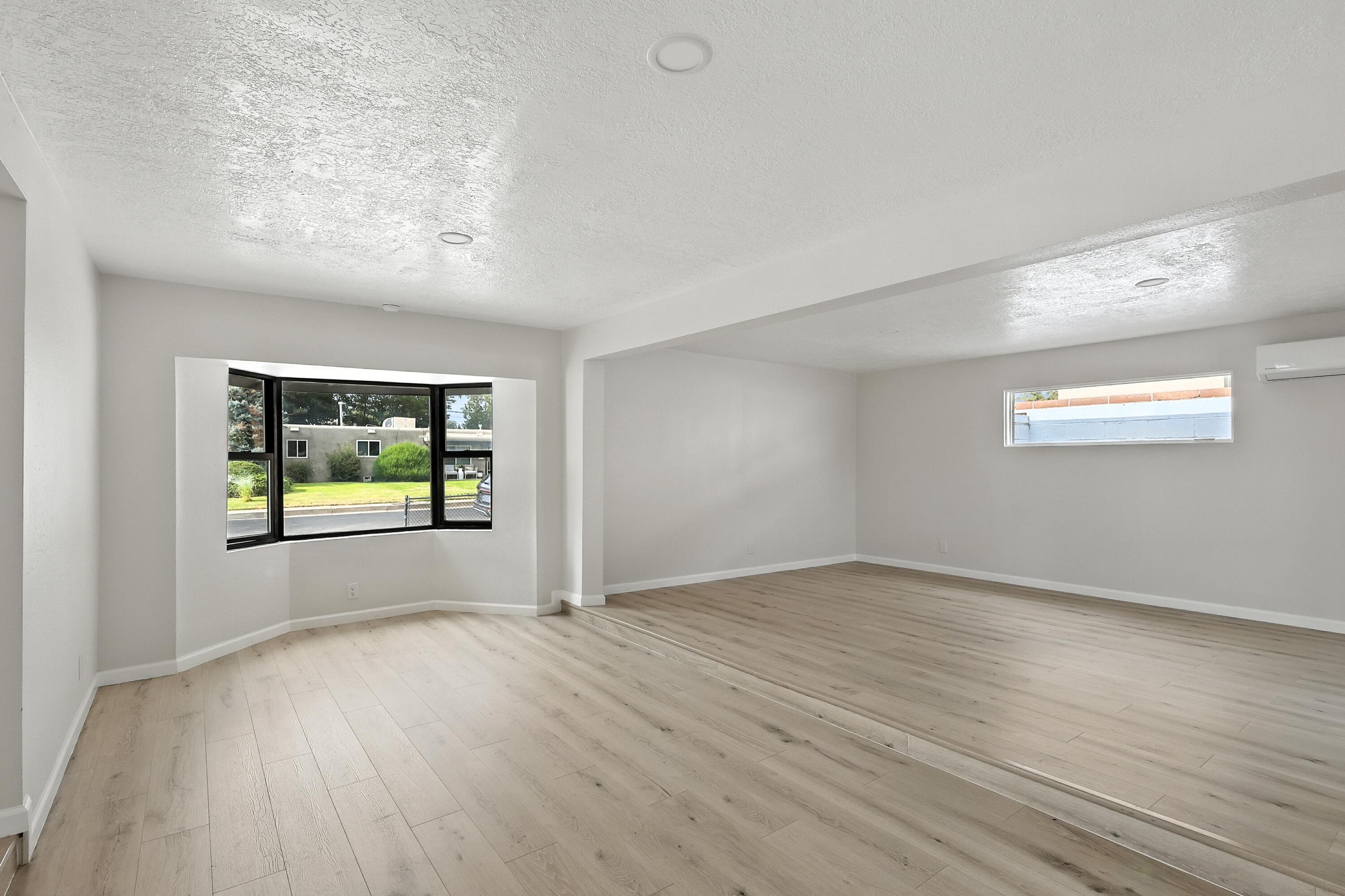 8004 HANNETT Avenue NE