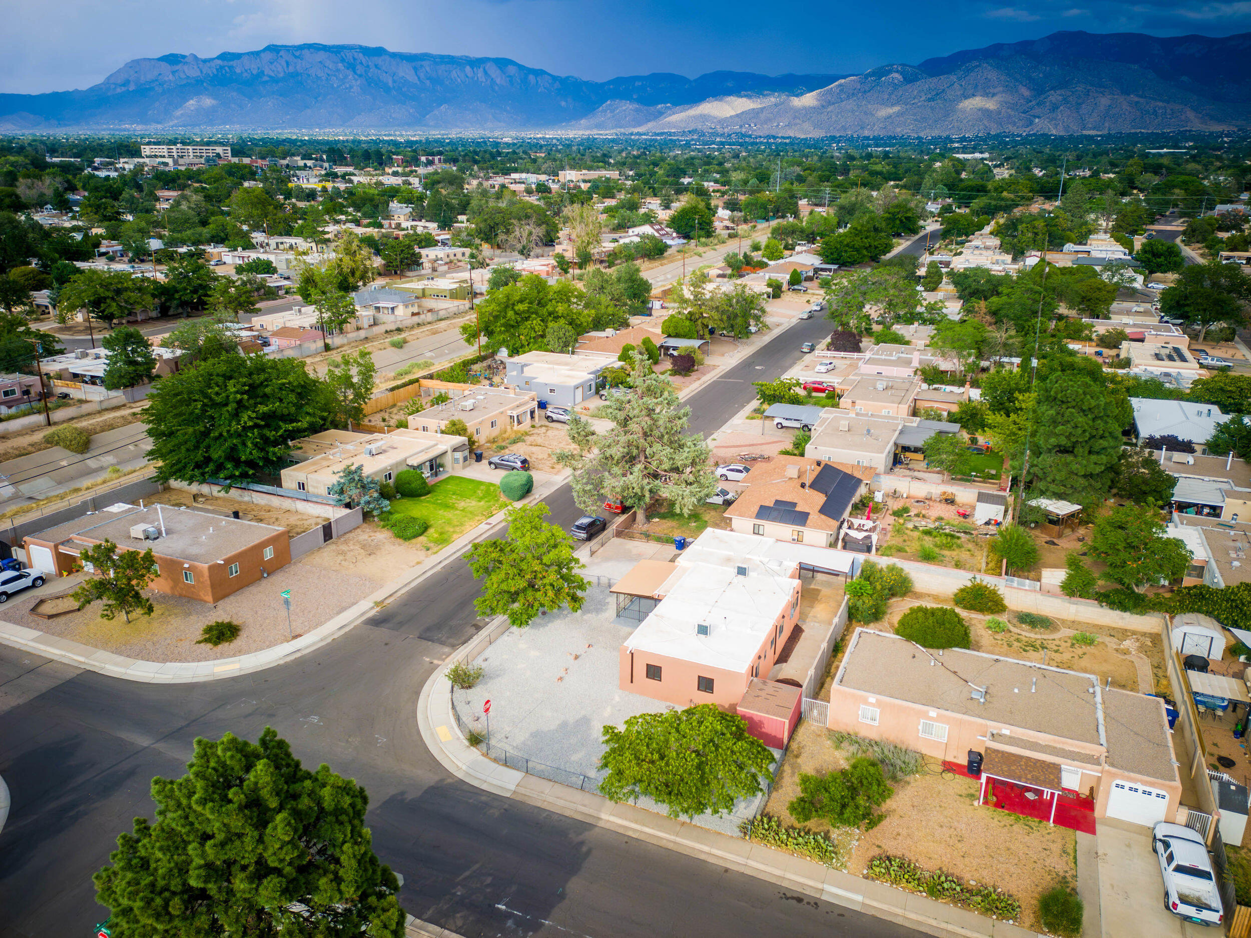 8004 HANNETT Avenue NE