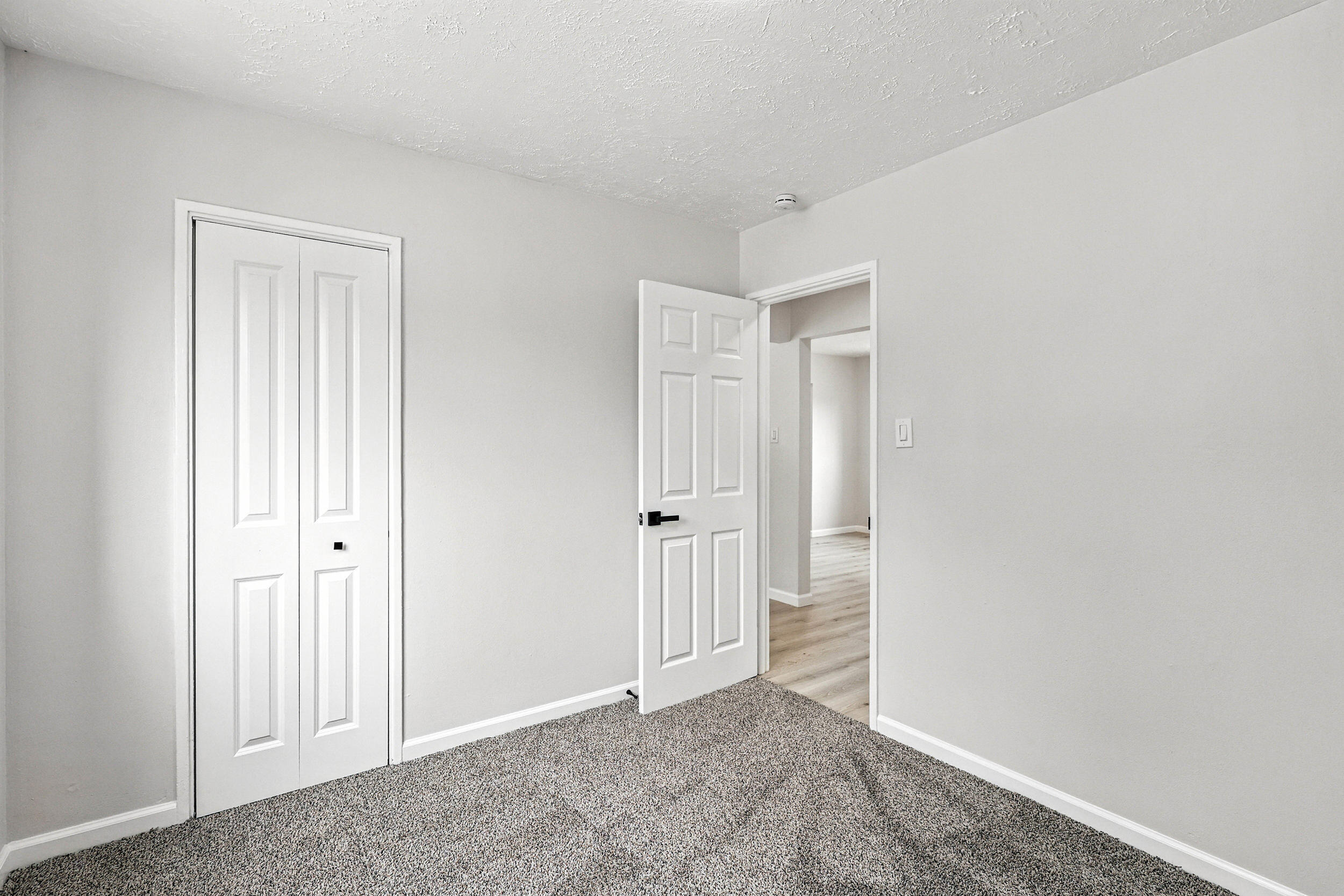 8004 HANNETT Avenue NE