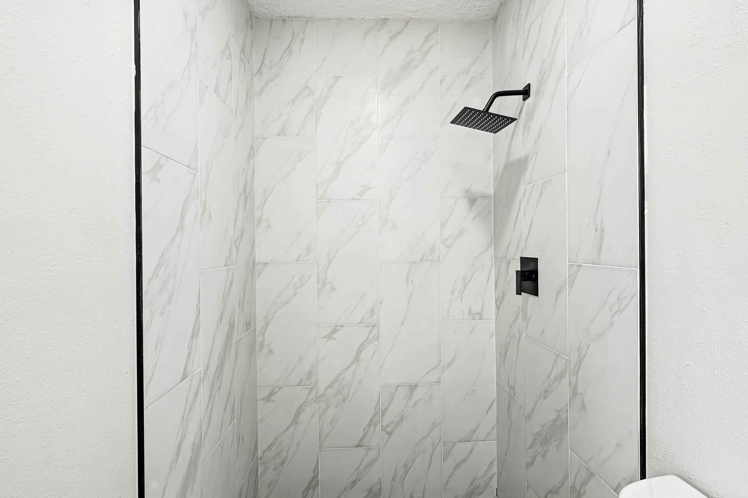 8004 HANNETT Avenue NE