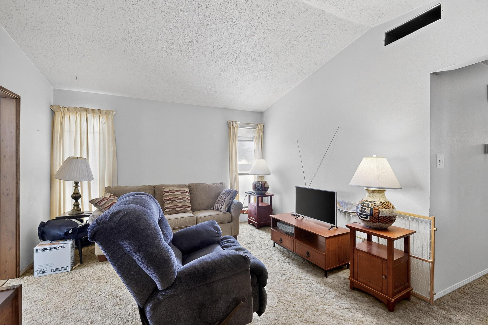 569 APACHE Loop SW