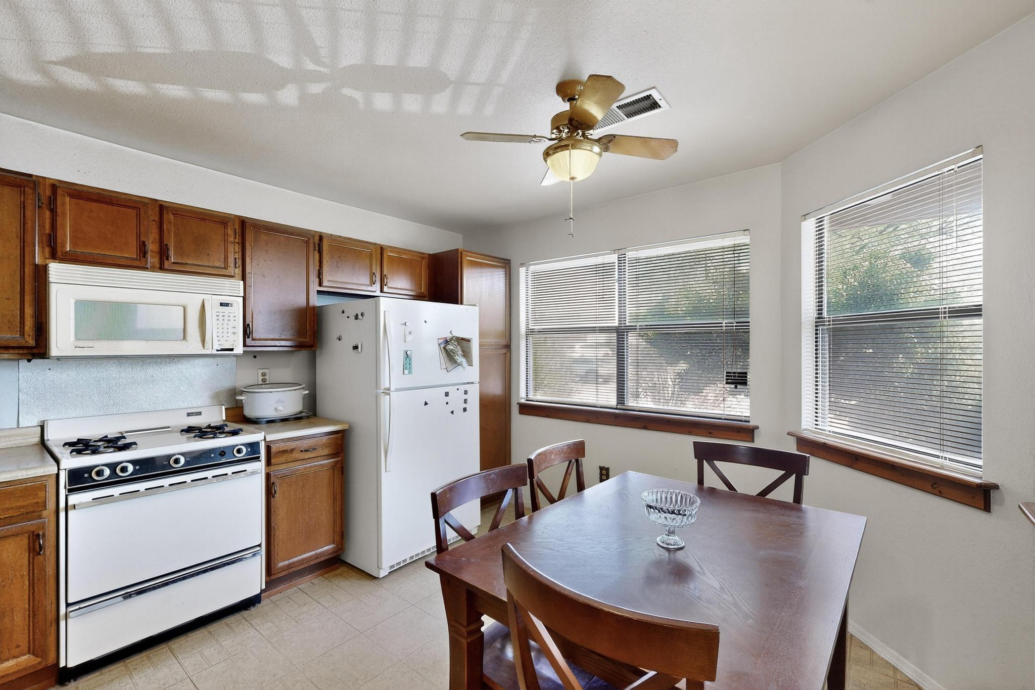 569 APACHE Loop SW