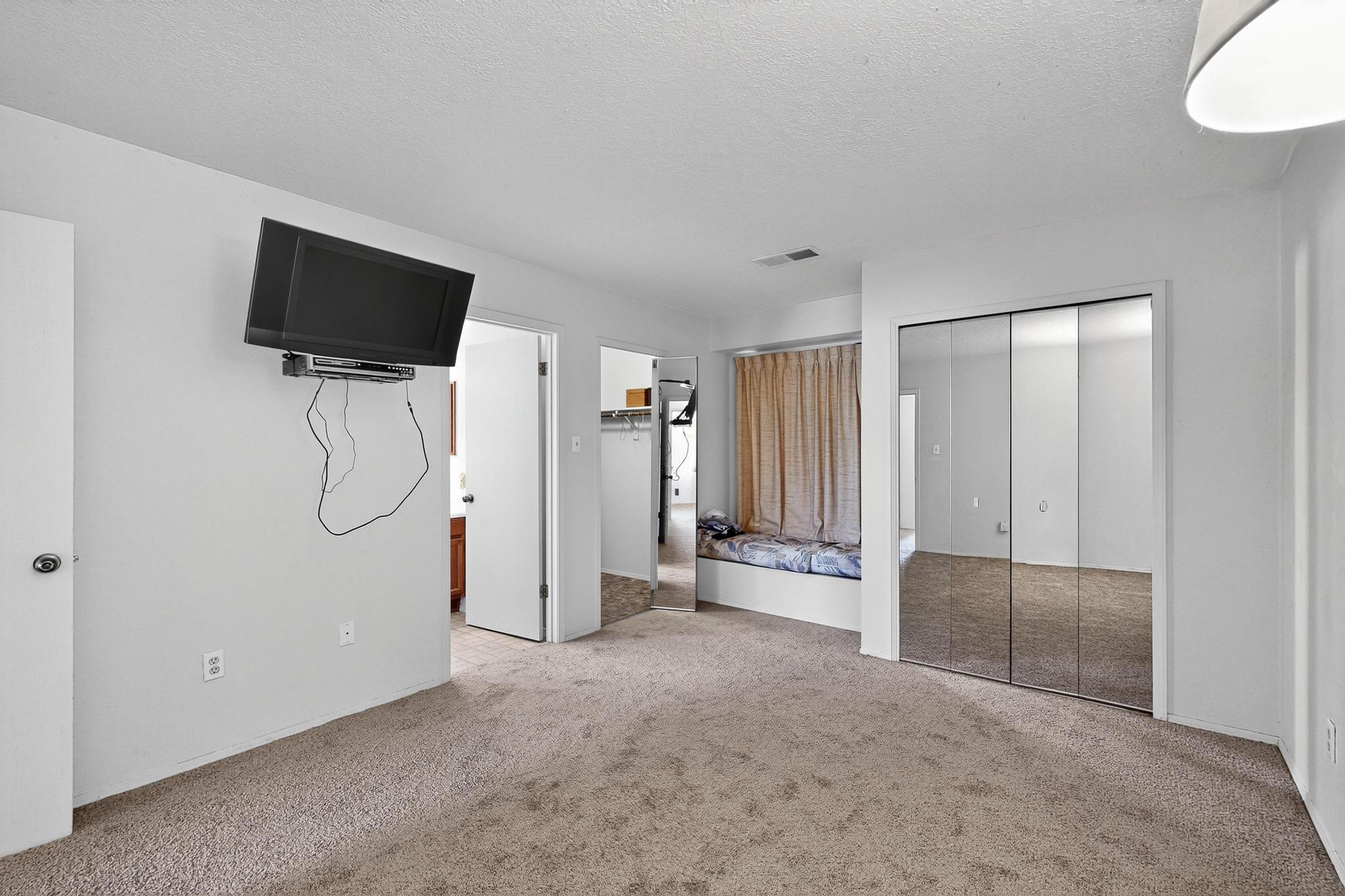 569 APACHE Loop SW