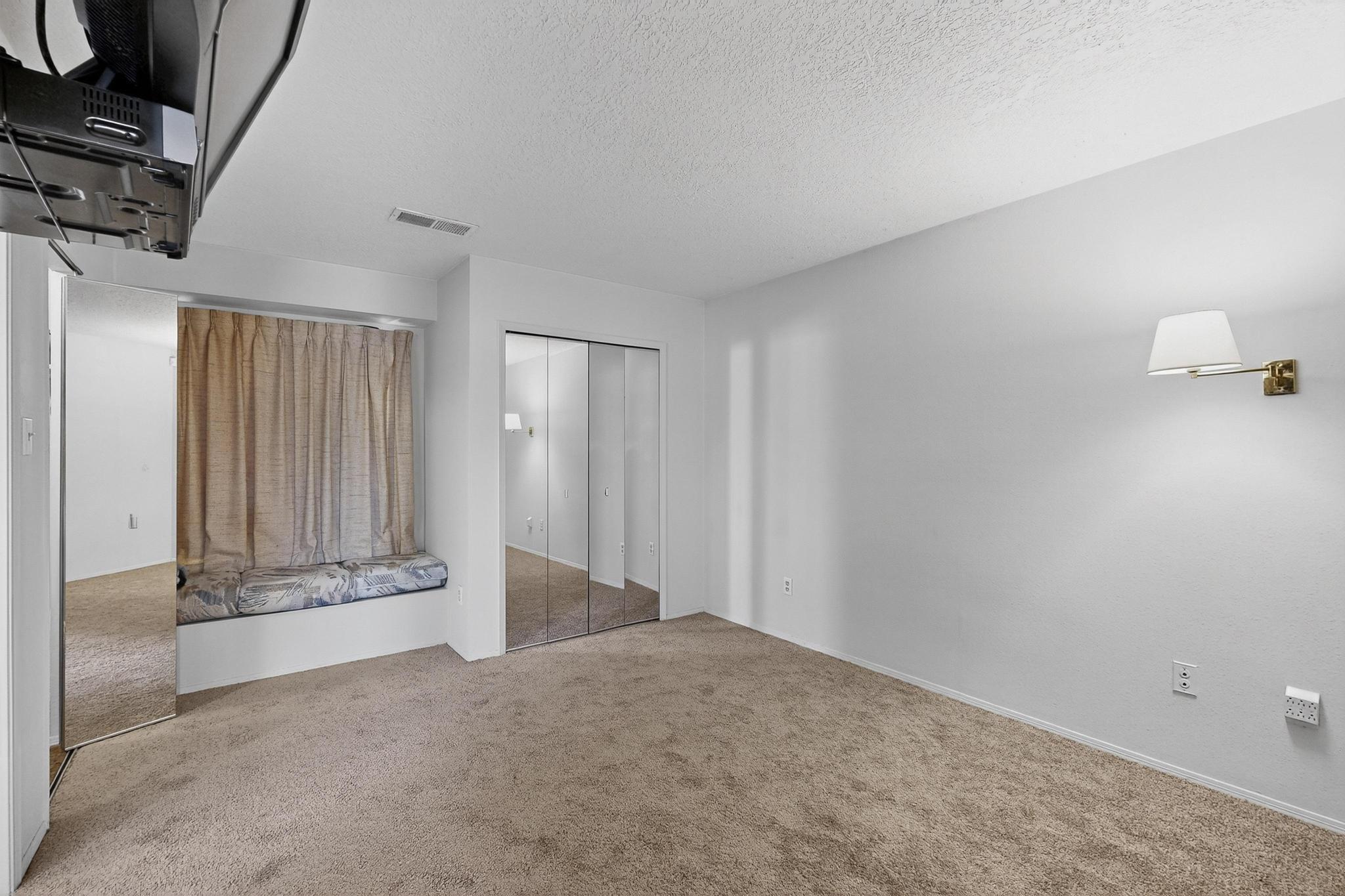 569 APACHE Loop SW