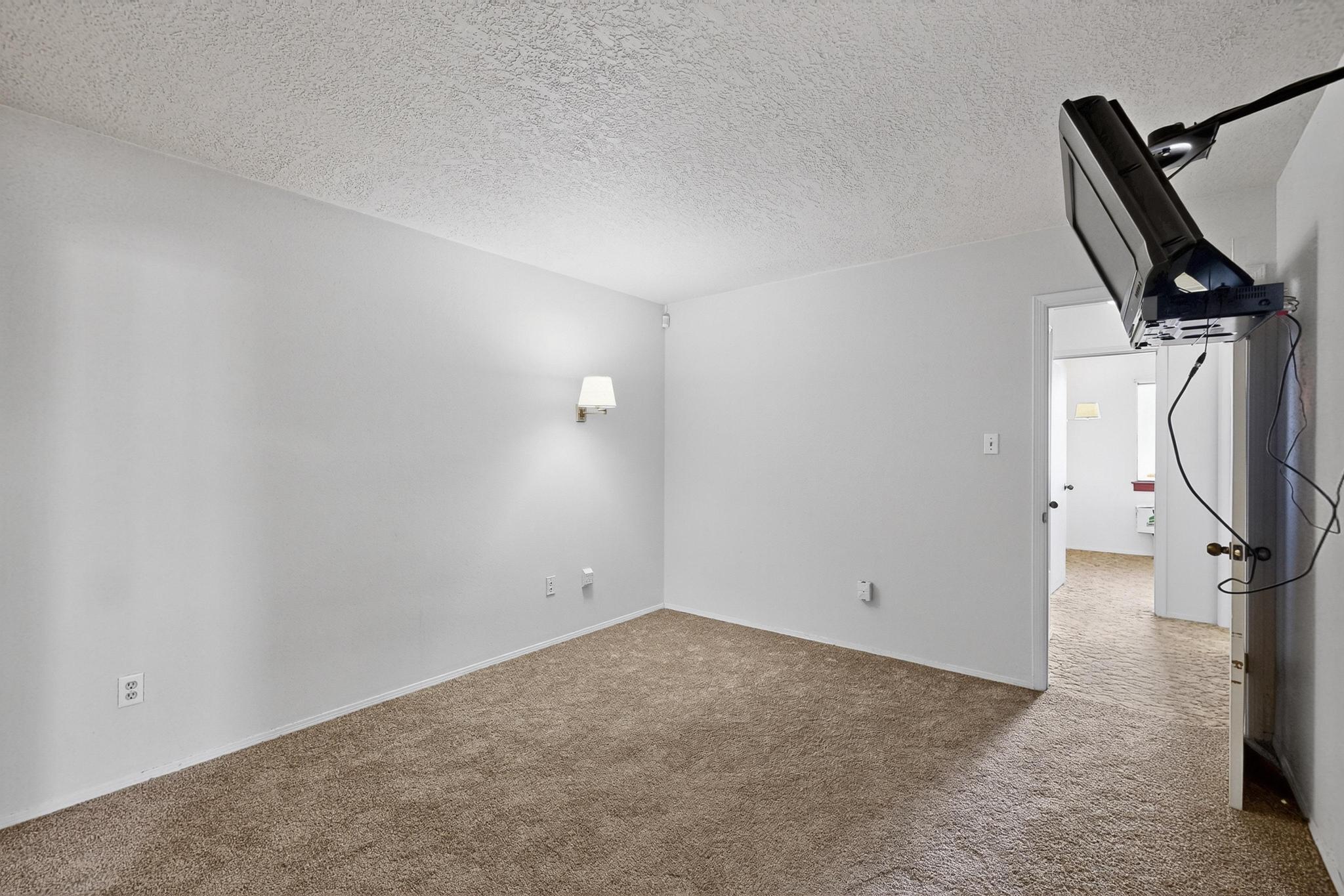 569 APACHE Loop SW