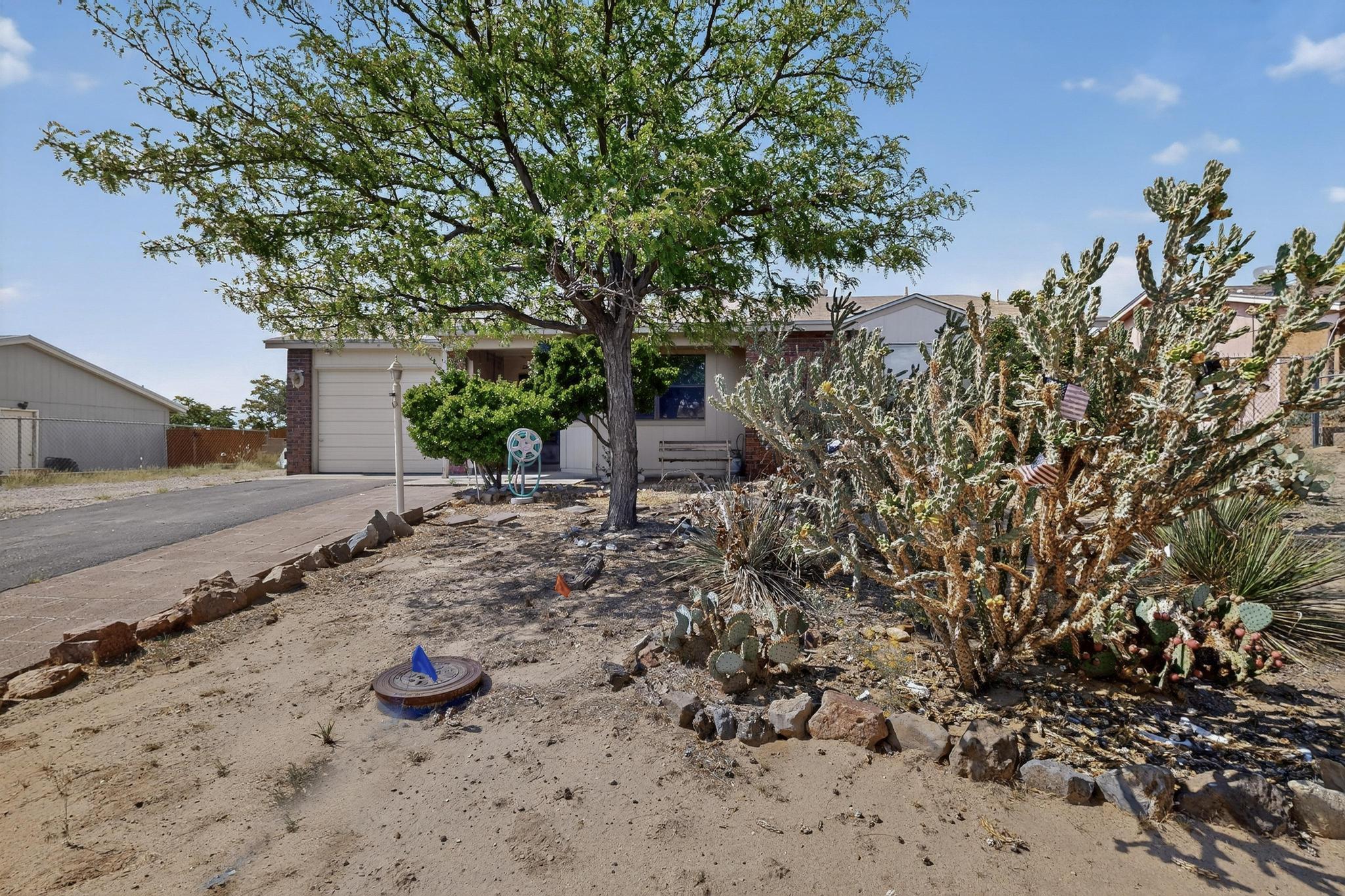 569 APACHE Loop SW