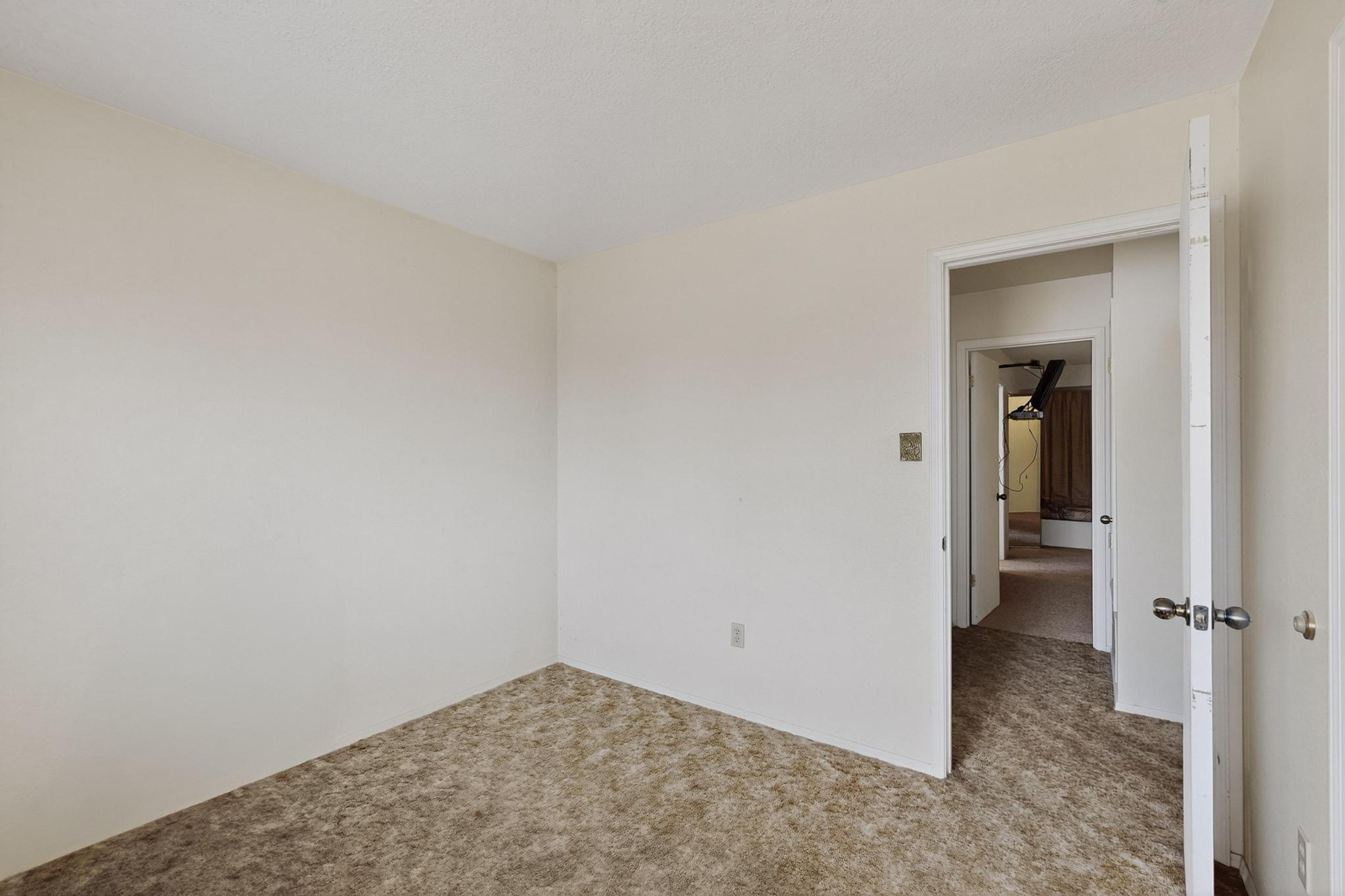 569 APACHE Loop SW