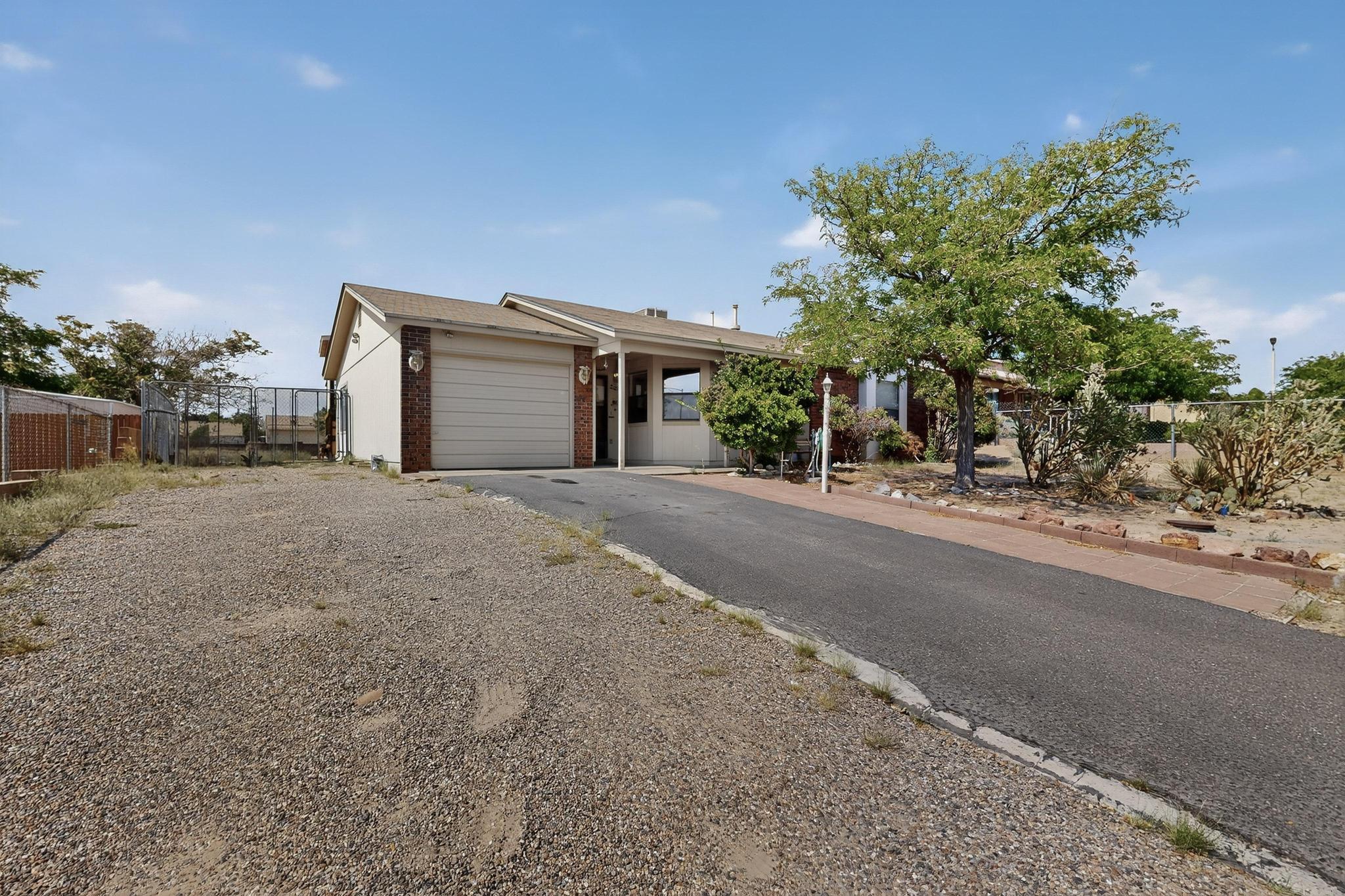569 APACHE Loop SW