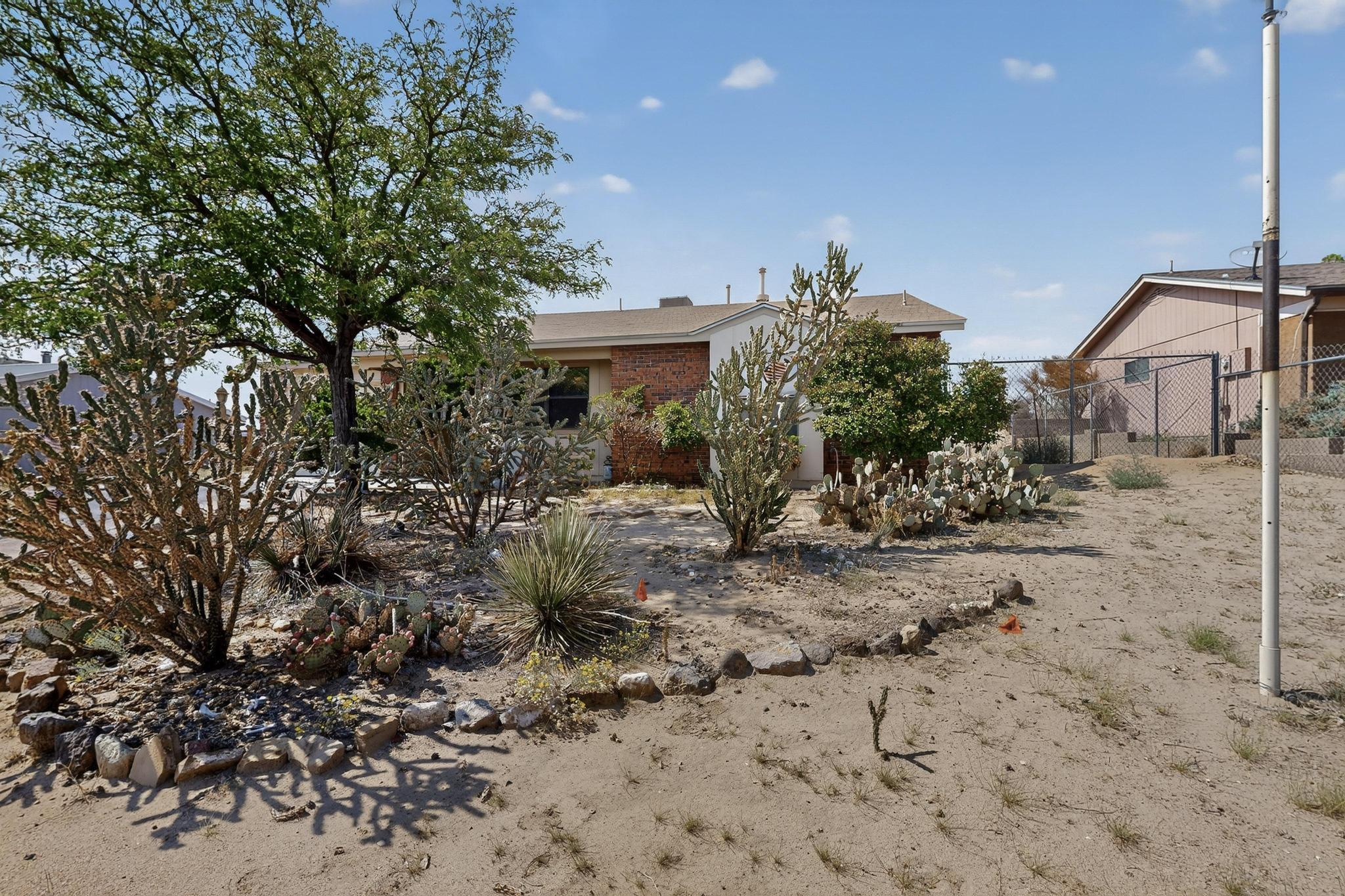 569 APACHE Loop SW