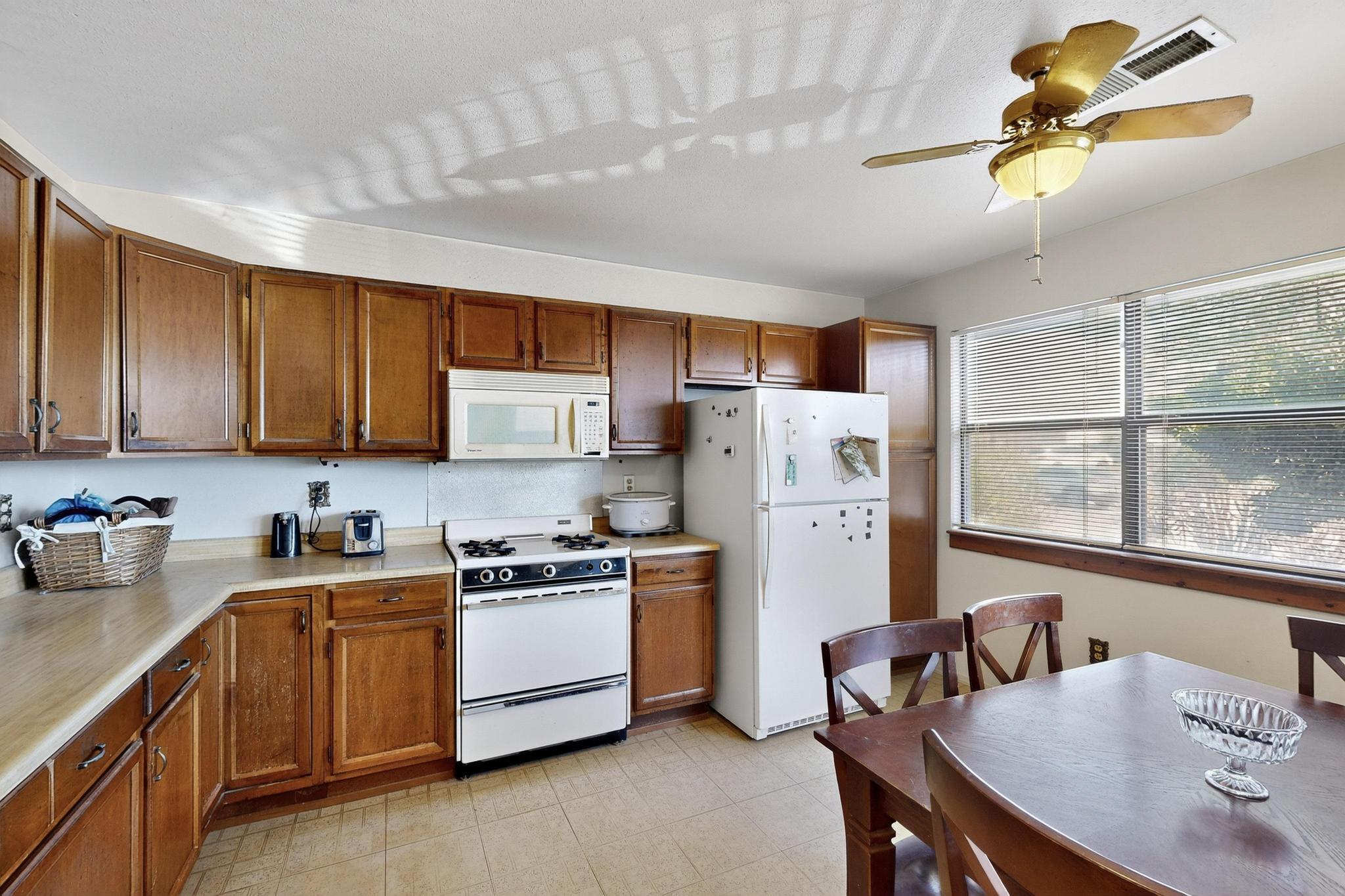 569 APACHE Loop SW