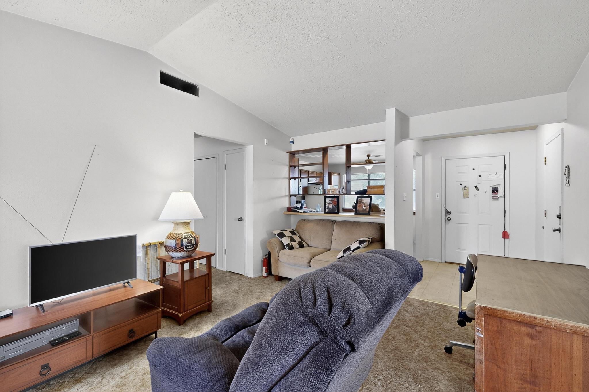 569 APACHE Loop SW
