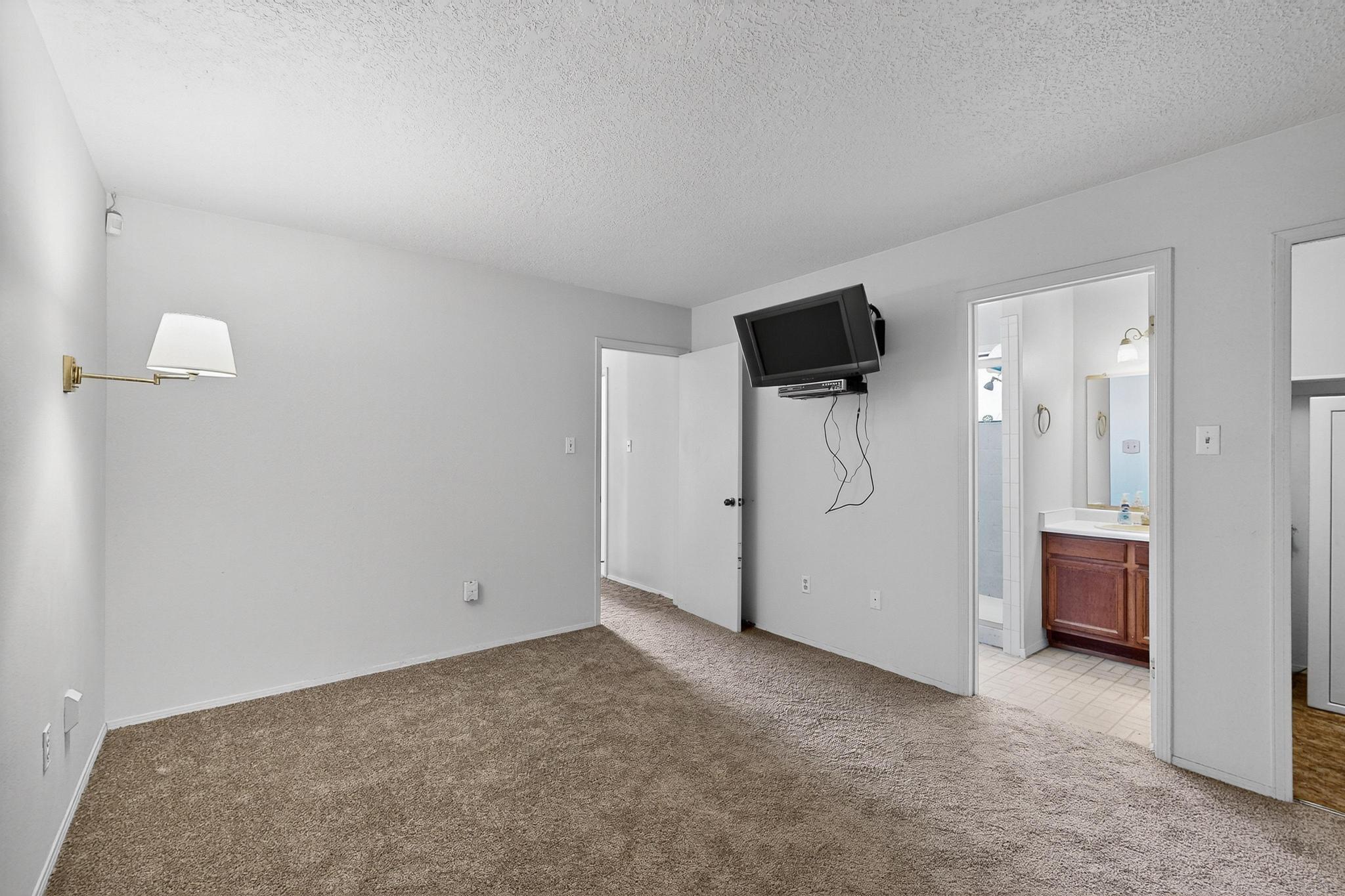 569 APACHE Loop SW