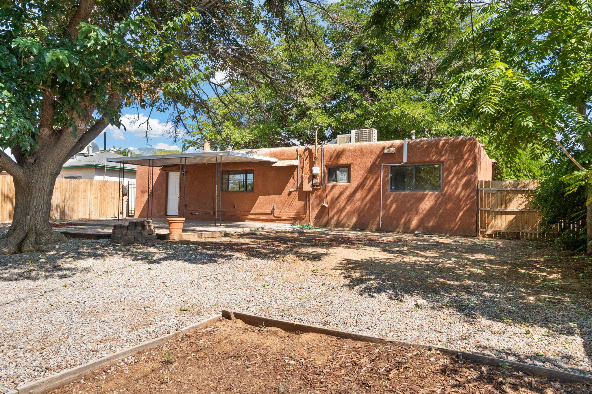 1409 GLORIETA Street NE