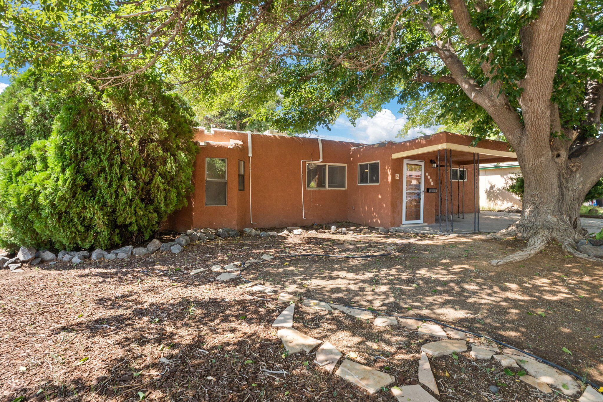 1409 GLORIETA Street NE