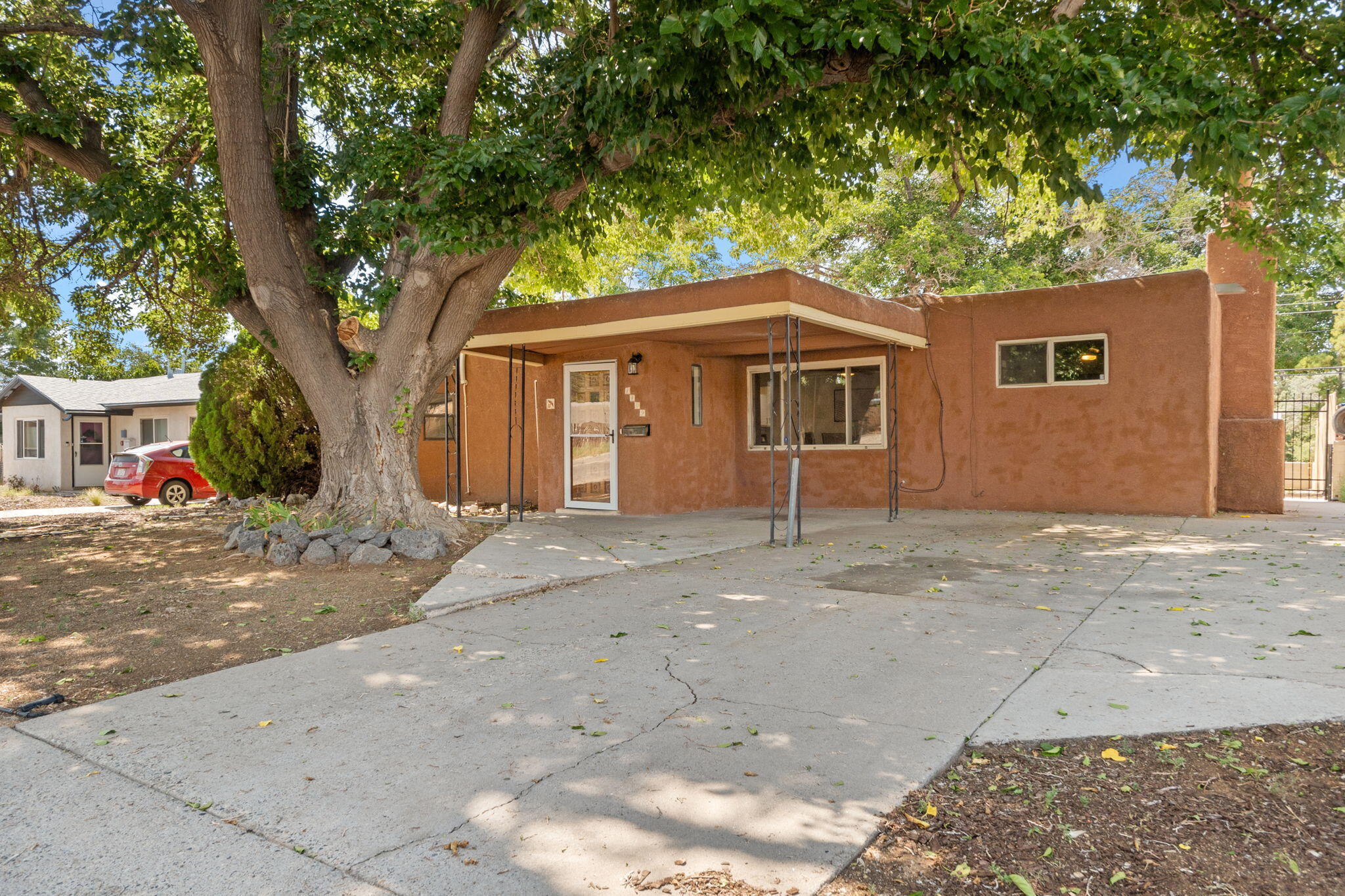 1409 GLORIETA Street NE