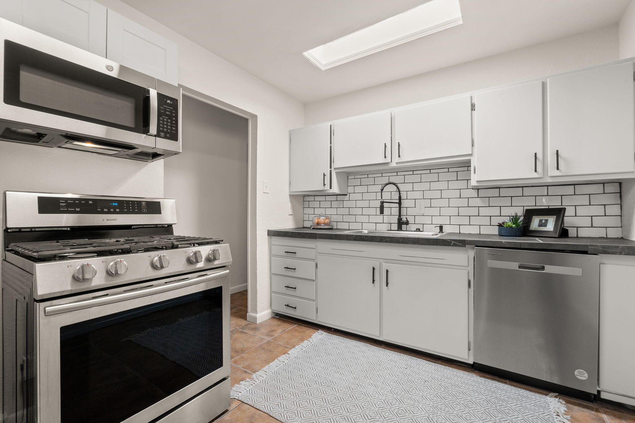 1409 GLORIETA Street NE