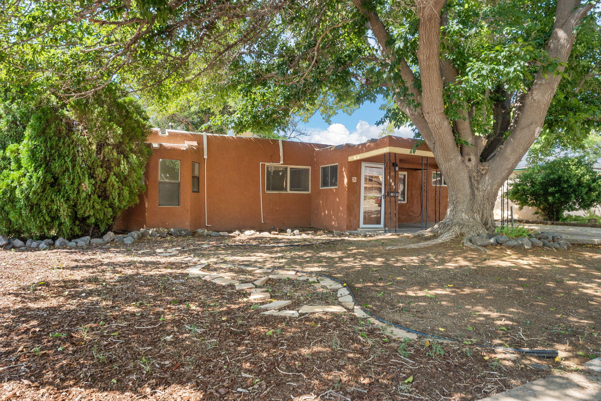 1409 GLORIETA Street NE