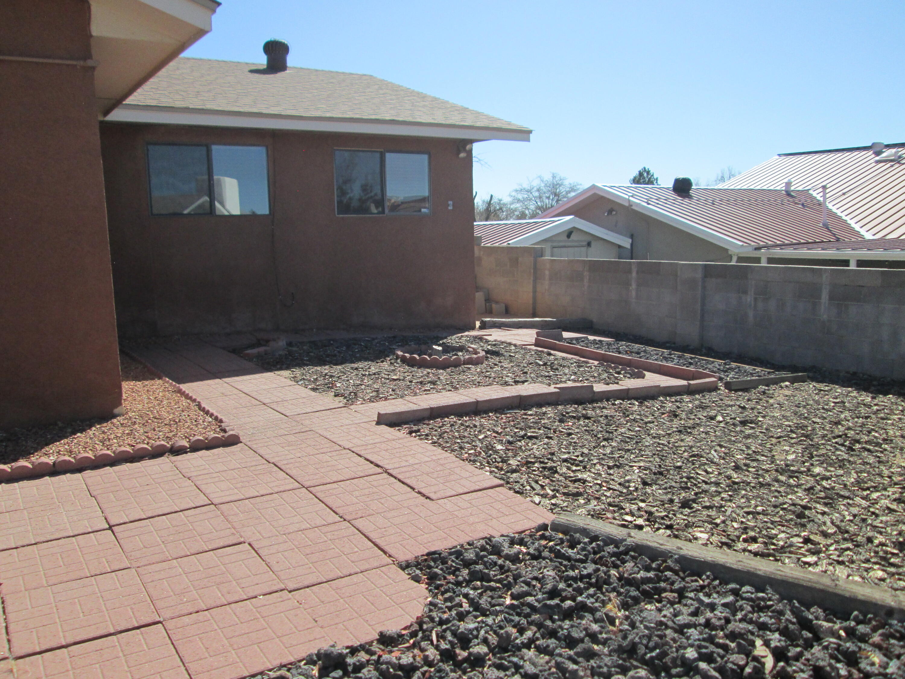 10105 MALAGUENA Lane NE