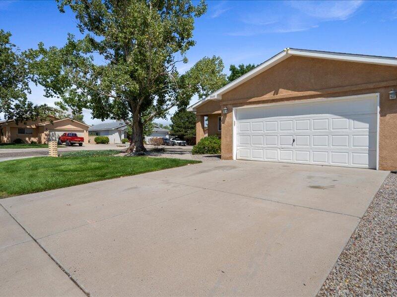 3020 CHIMAYO MEADOWS Drive NE