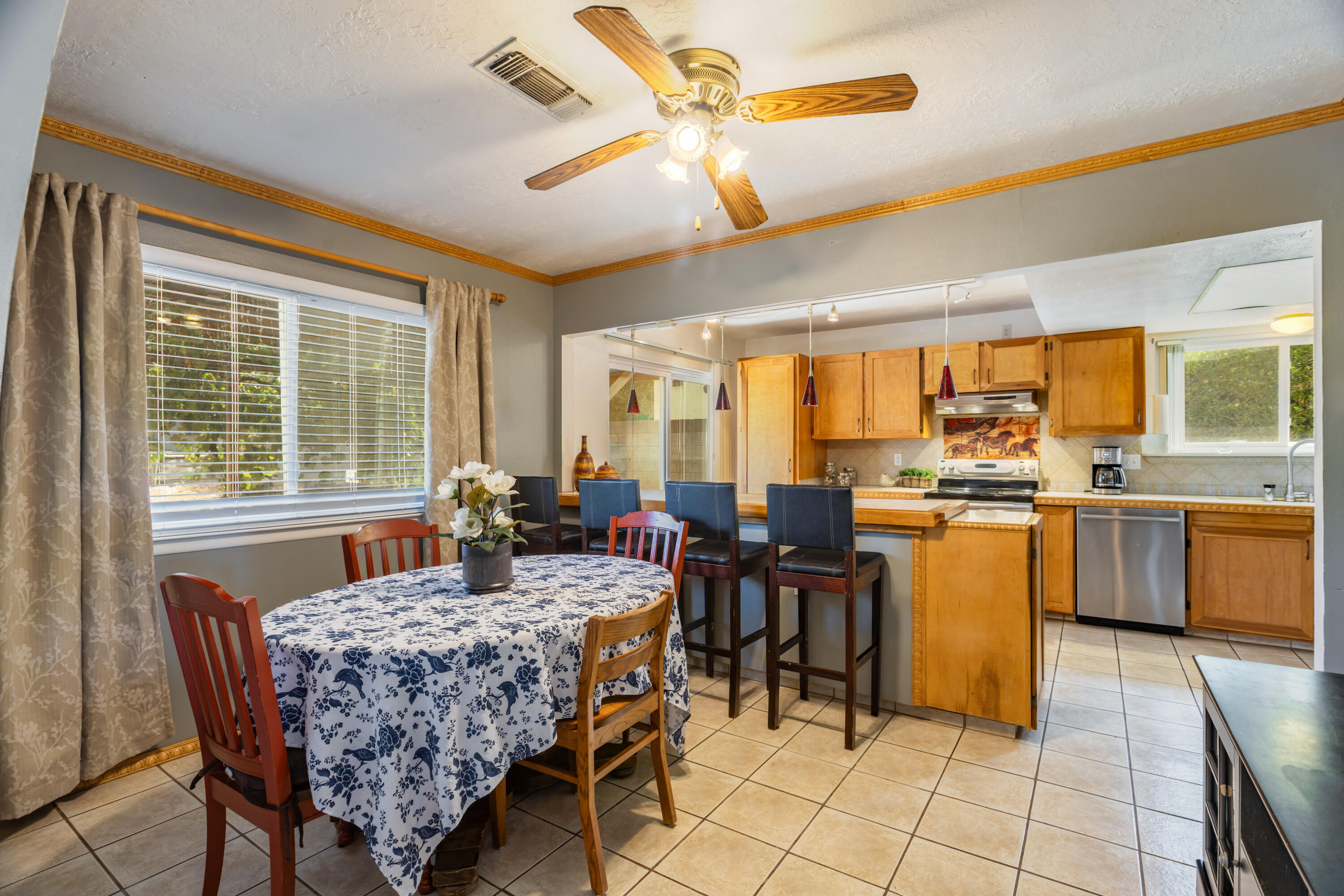 10817 LOWE Street NE