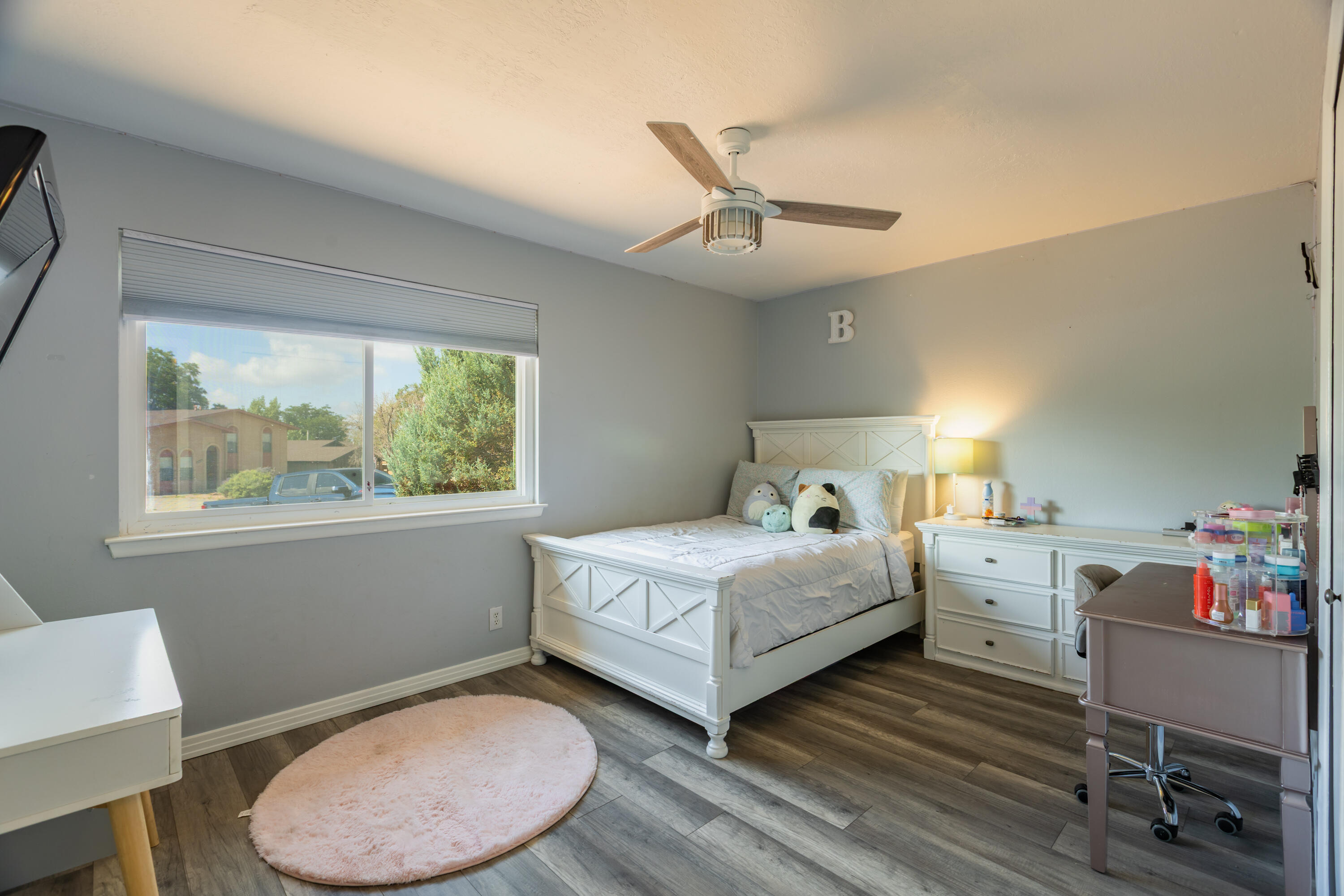 10817 LOWE Street NE