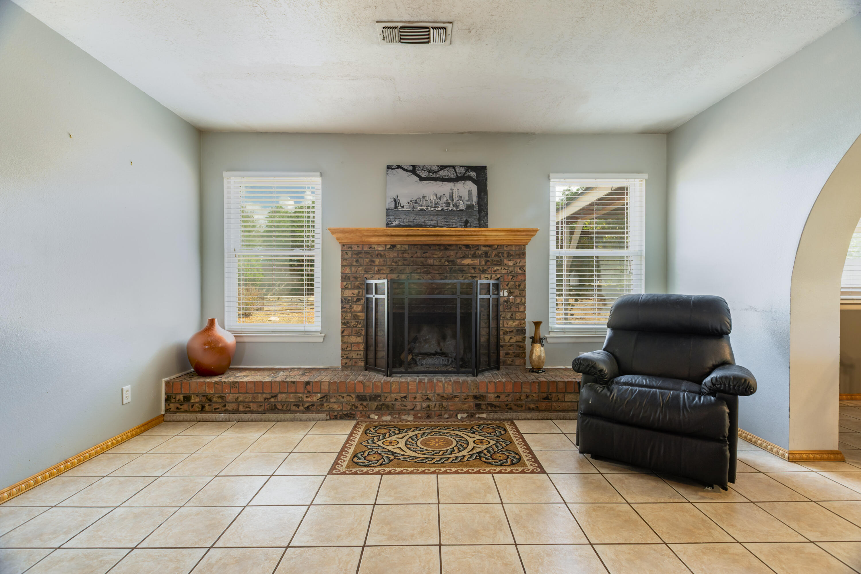 10817 LOWE Street NE