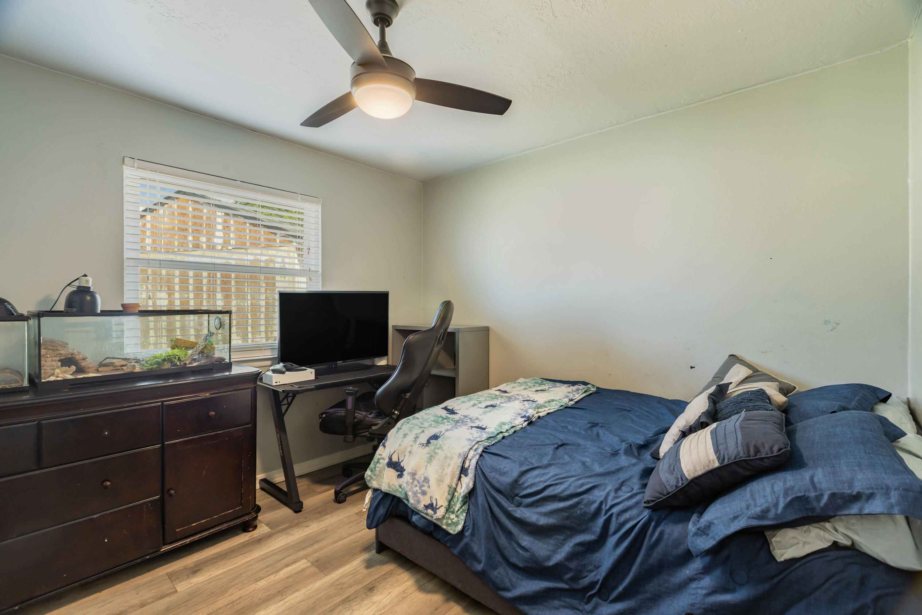 10817 LOWE Street NE